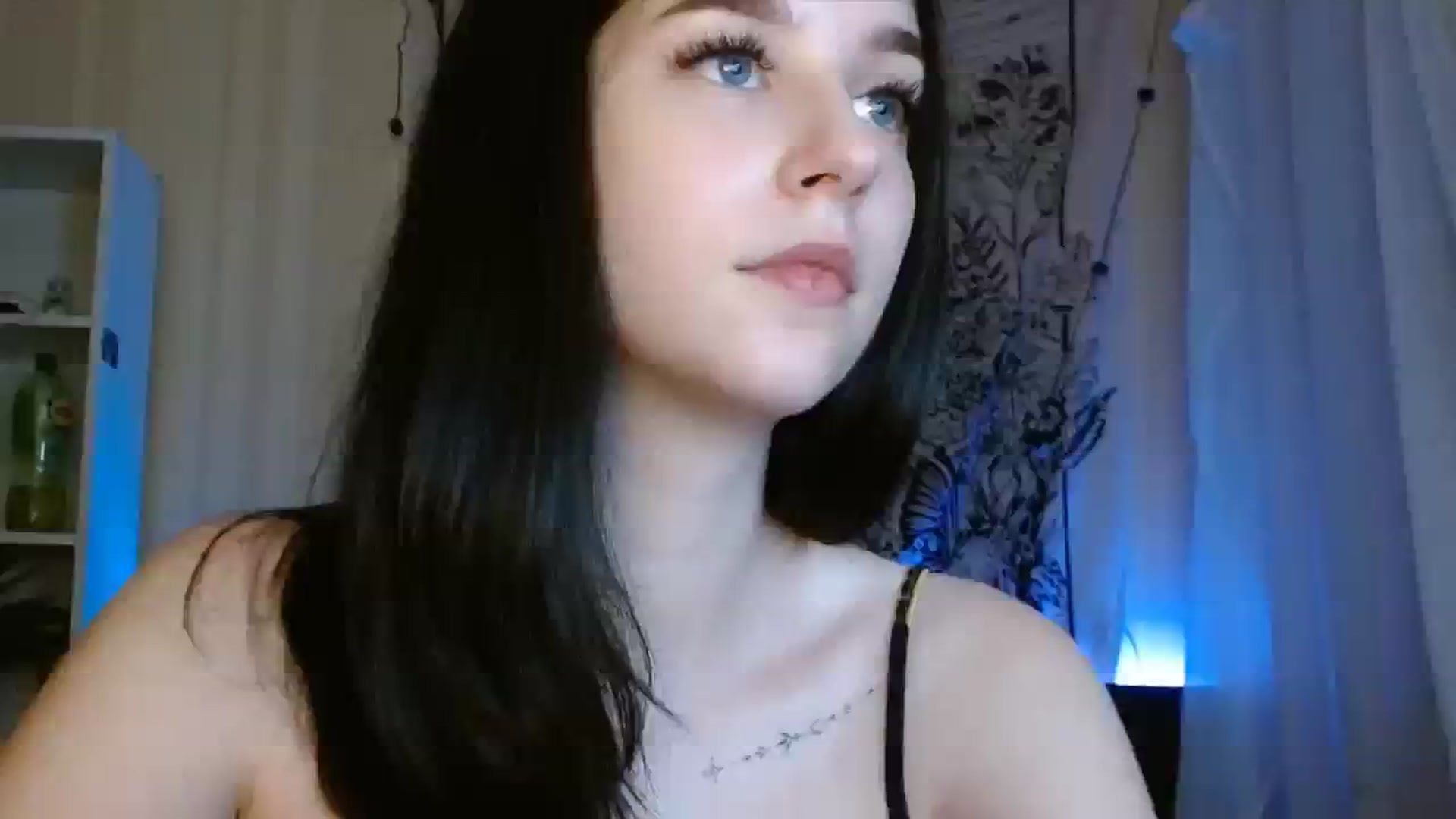 Gallery image thumbnail from ElsieF_'s myfreecams stream on, 08/08/2023, 19:45 image 10 of 20