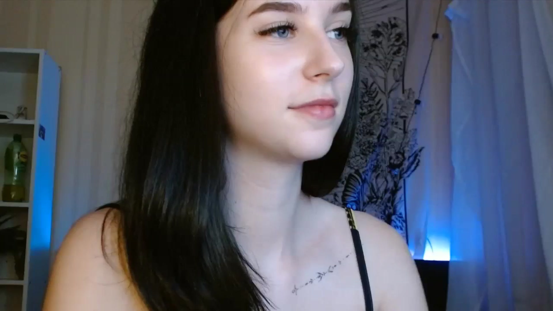 Gallery image thumbnail from ElsieF_'s myfreecams stream on, 08/08/2023, 19:45 image 11 of 20