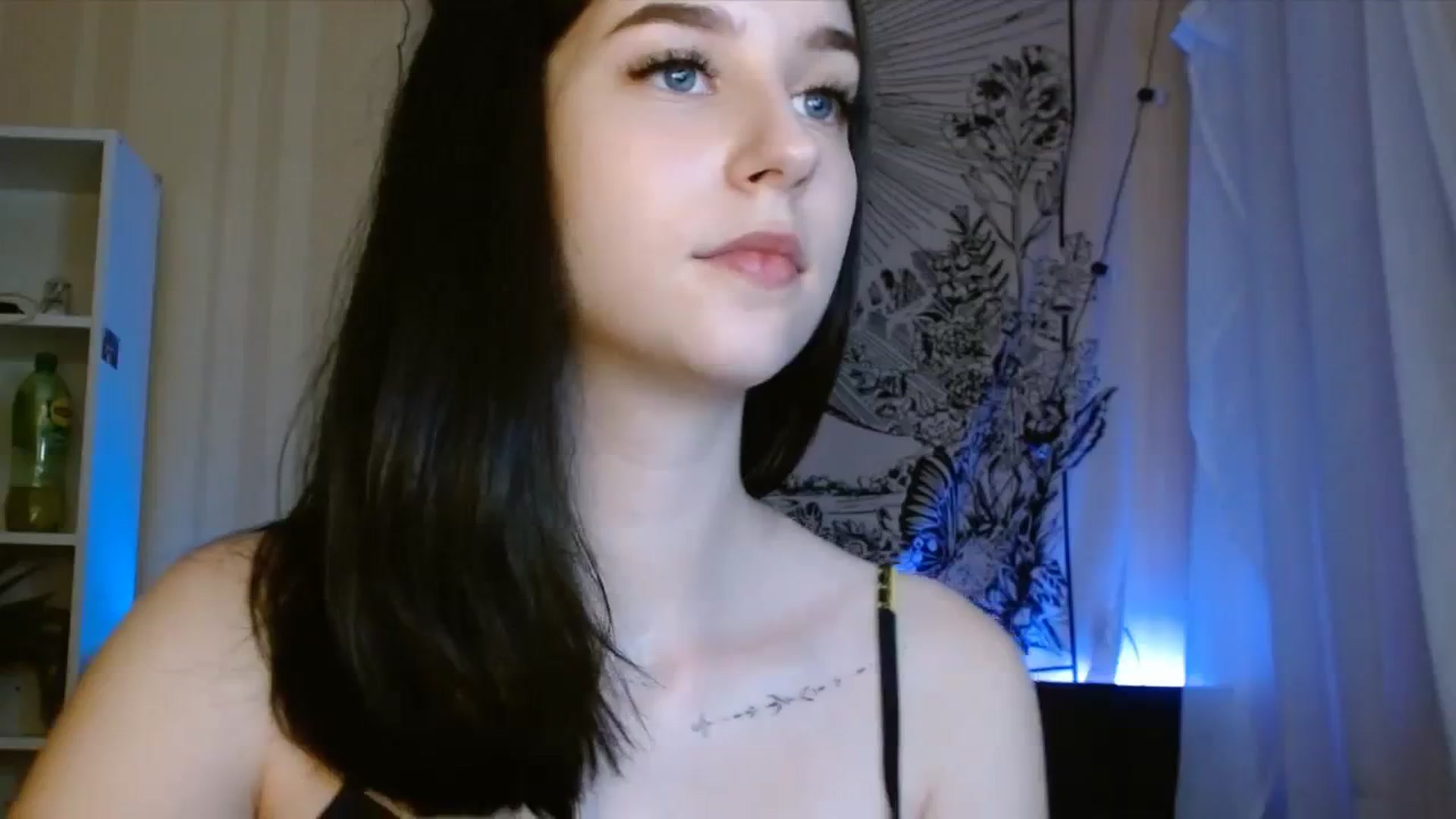Gallery image thumbnail from ElsieF_'s myfreecams stream on, 08/08/2023, 19:45 image 8 of 20
