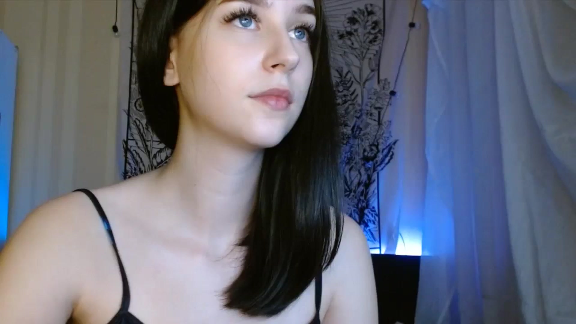 Gallery image thumbnail from ElsieF_'s myfreecams stream on, 08/08/2023, 19:45 image 18 of 20