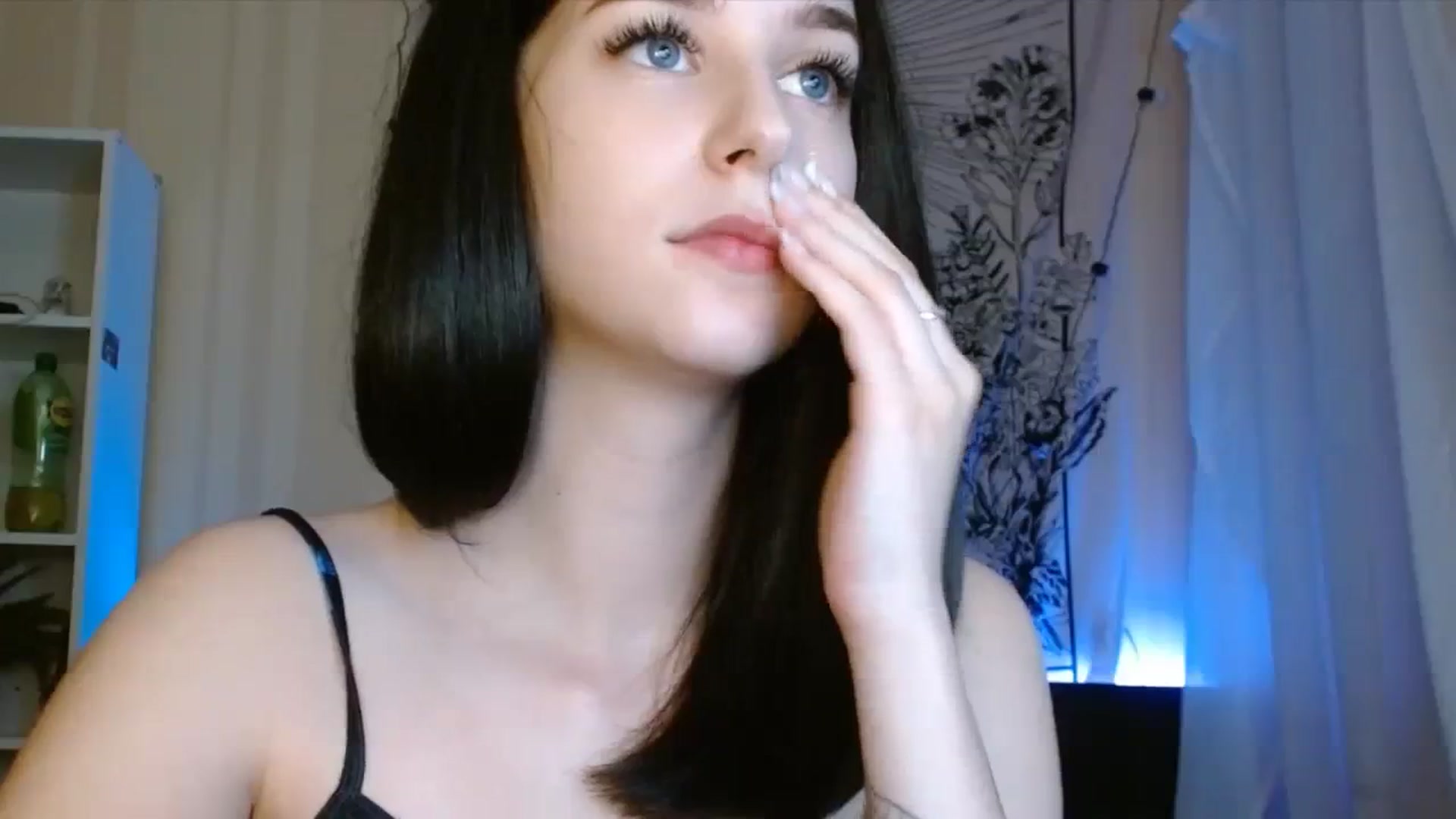 Gallery image thumbnail from ElsieF_'s myfreecams stream on, 08/08/2023, 19:45 image 6 of 20