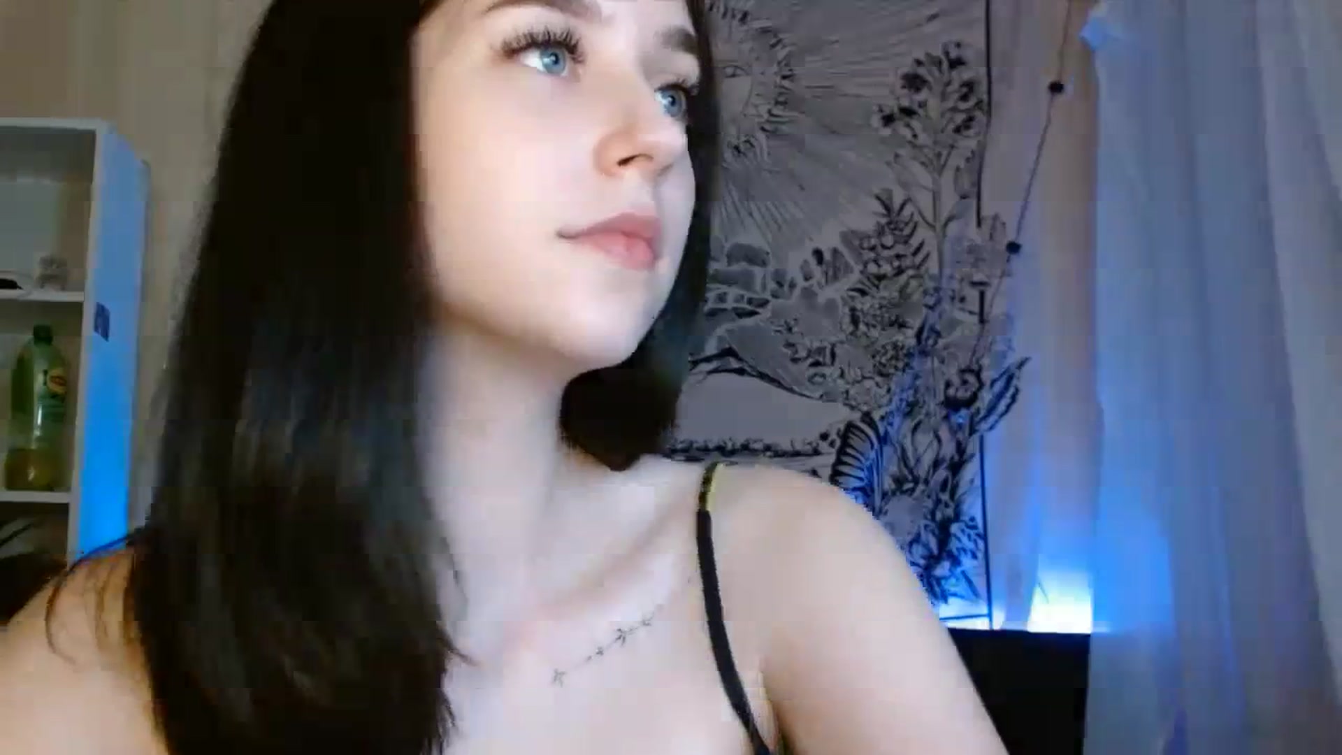 Gallery image thumbnail from ElsieF_'s myfreecams stream on, 08/08/2023, 19:45 image 9 of 20