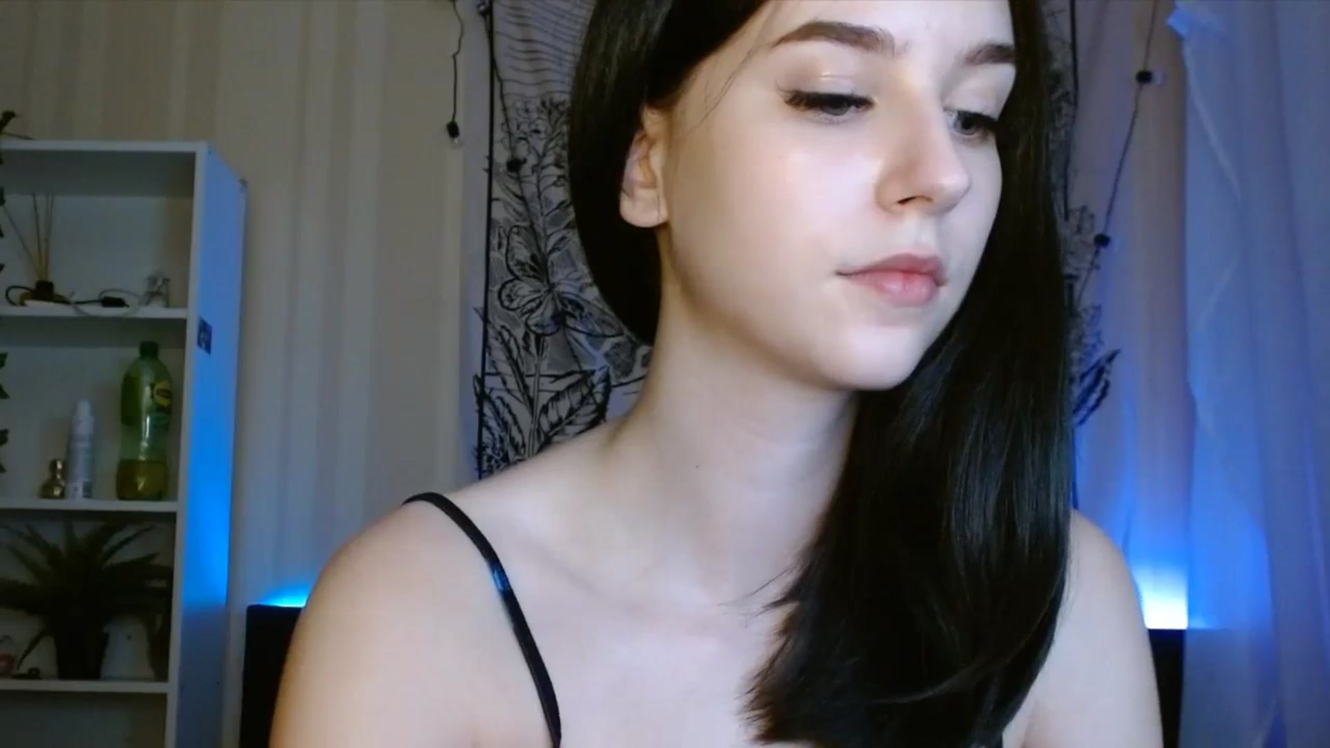 Gallery image thumbnail from ElsieF_'s myfreecams stream on, 08/08/2023, 19:45 image 14 of 20