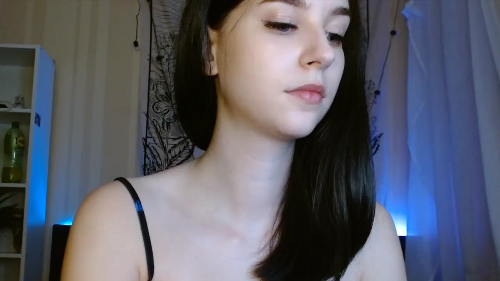 Gallery image thumbnail from ElsieF_'s myfreecams stream on, 08/08/2023, 19:45 image 4 of 20