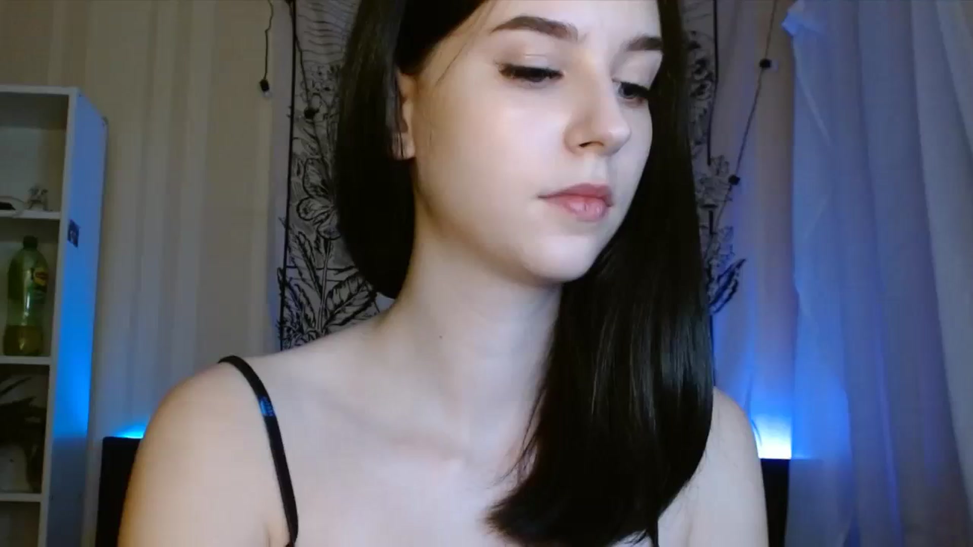 Gallery image thumbnail from ElsieF_'s myfreecams stream on, 08/08/2023, 19:45 image 5 of 20