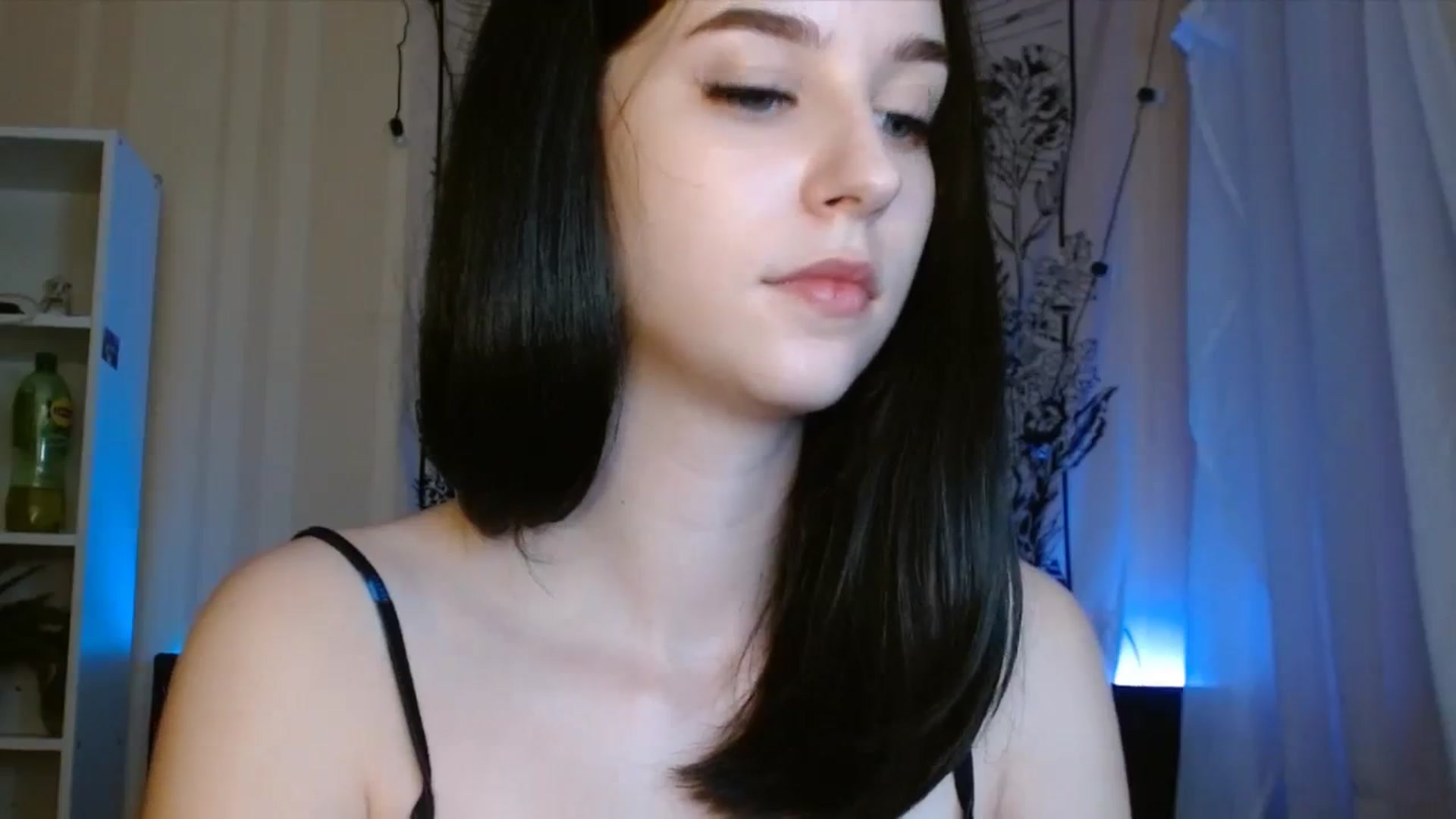 Gallery image thumbnail from ElsieF_'s myfreecams stream on, 08/08/2023, 19:45 image 7 of 20