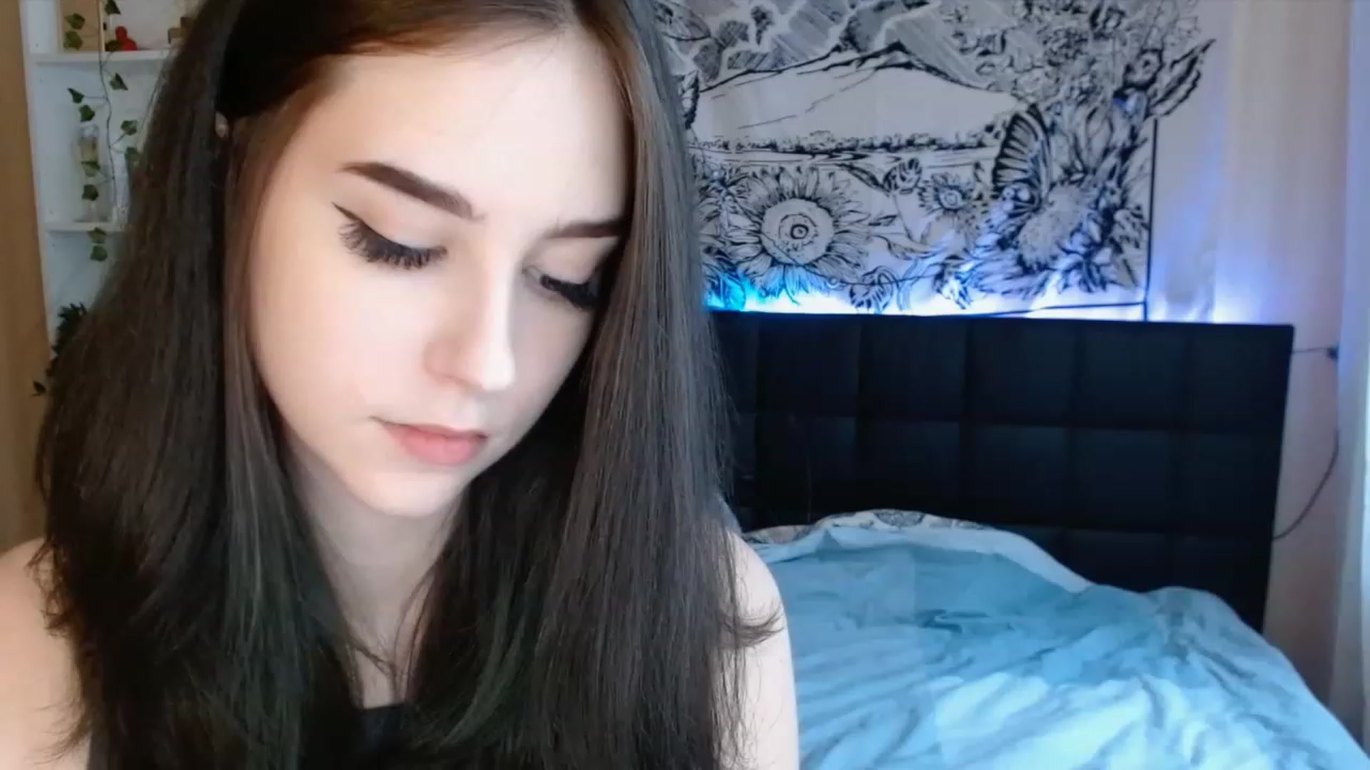 Gallery image thumbnail from ElsieF_'s myfreecams stream on, 08/13/2023, 14:34 image 4 of 20