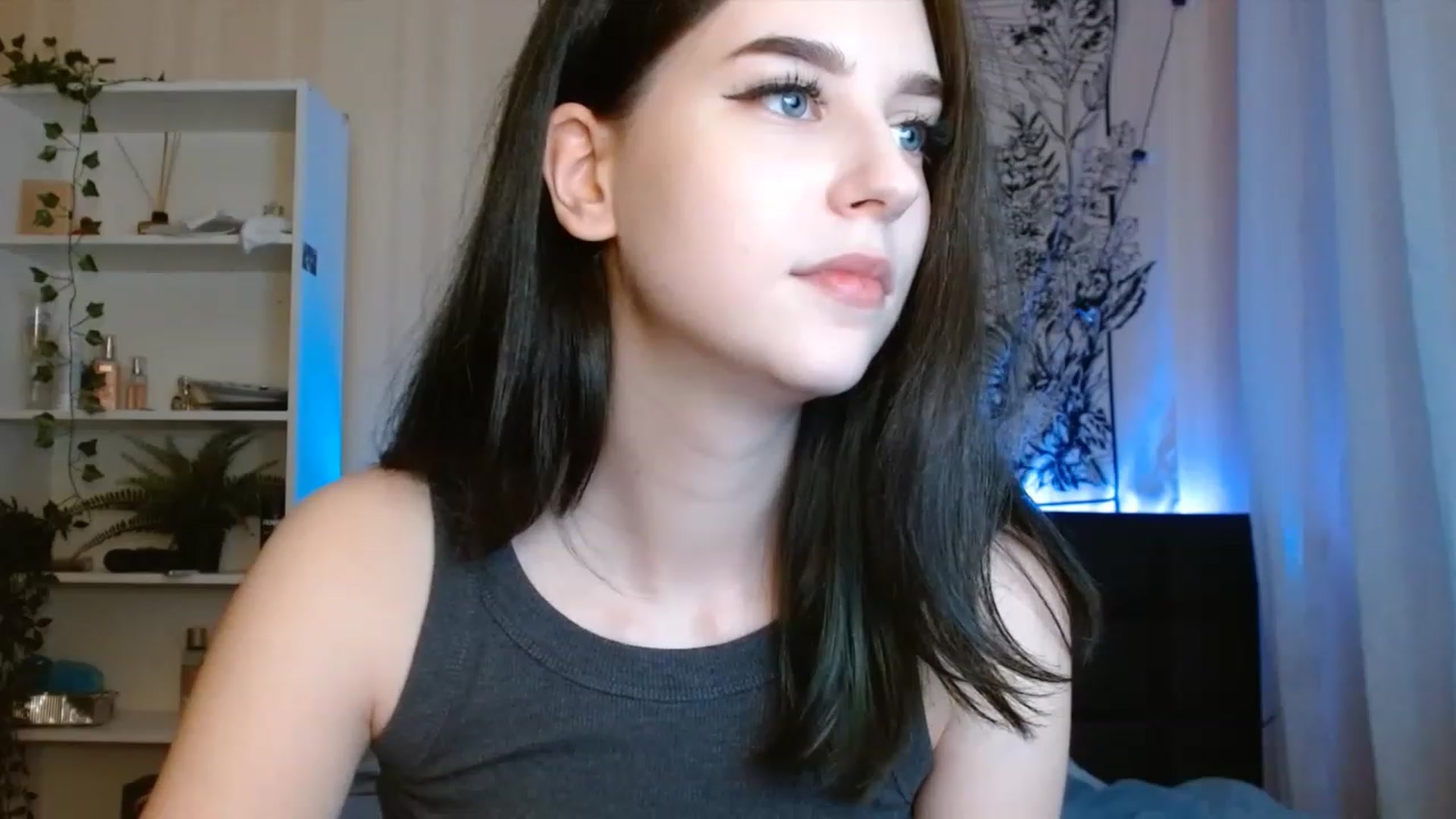 Gallery image thumbnail from ElsieF_'s myfreecams stream on, 08/13/2023, 16:20 image 17 of 20
