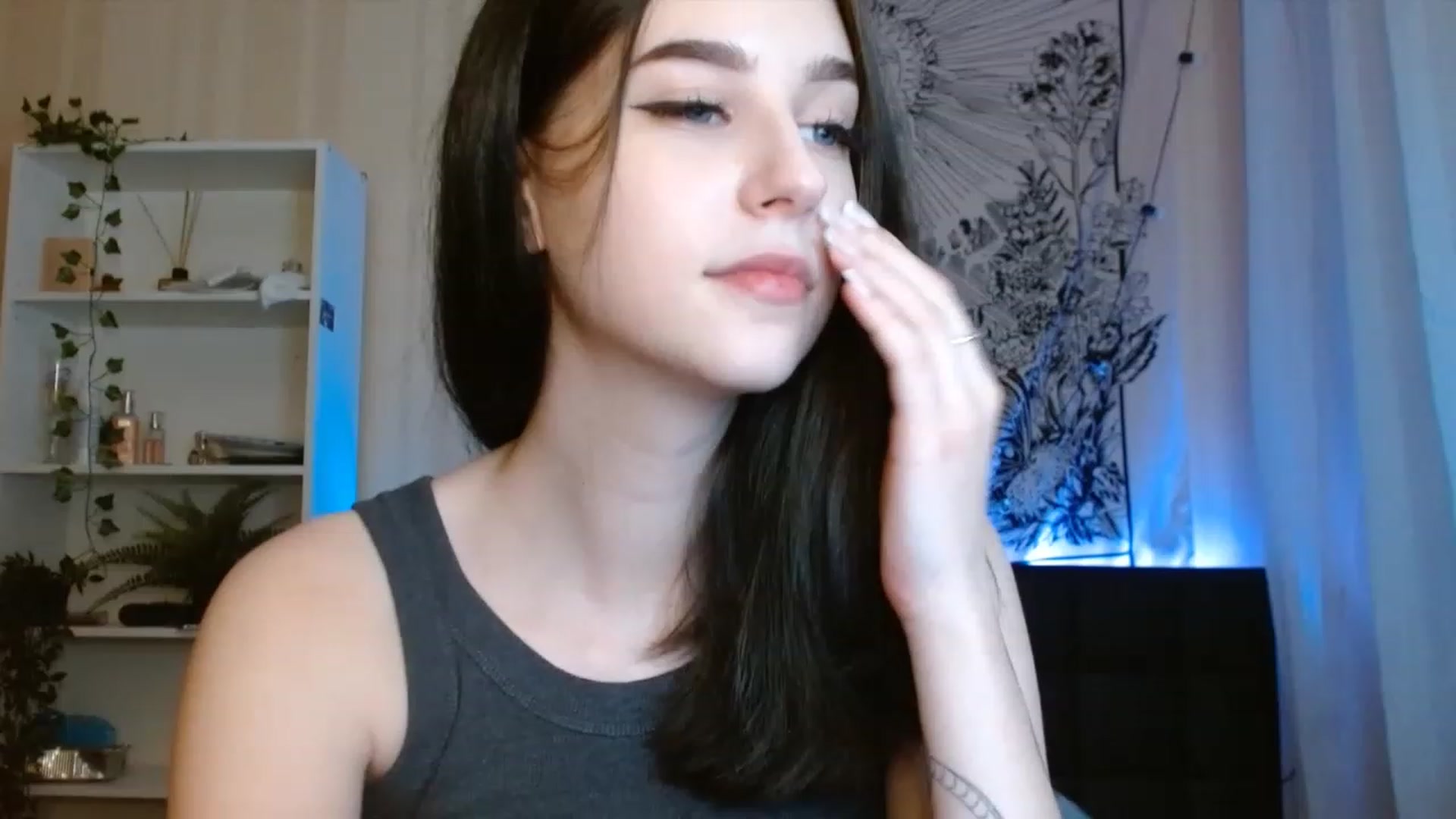 Gallery image thumbnail from ElsieF_'s myfreecams stream on, 08/13/2023, 16:20 image 3 of 20