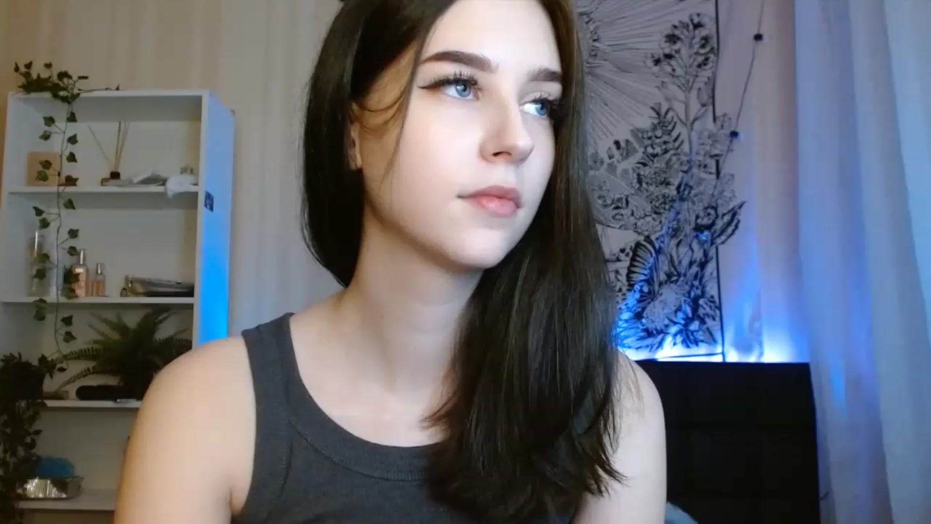 Gallery image thumbnail from ElsieF_'s myfreecams stream on, 08/13/2023, 16:20 image 1 of 20