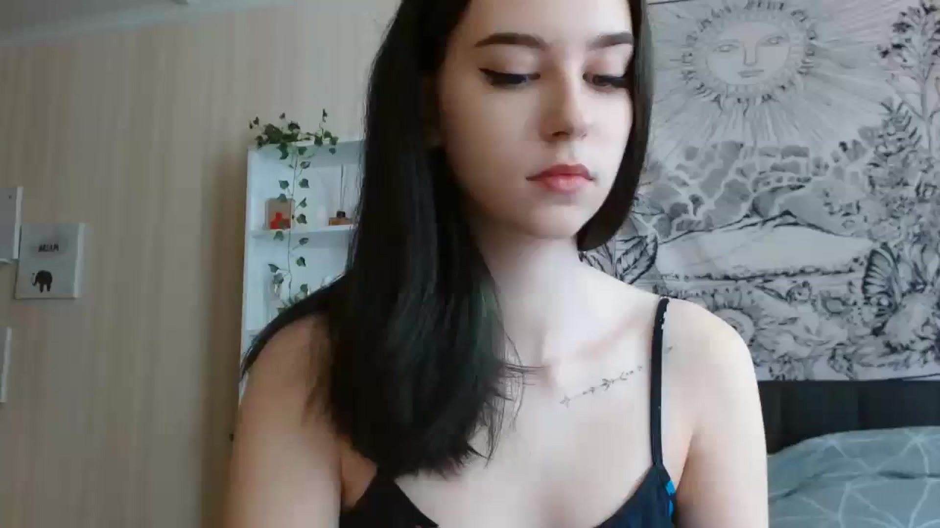 Gallery image thumbnail from ElsieF_'s myfreecams stream on, 08/16/2023, 06:51 image 10 of 20