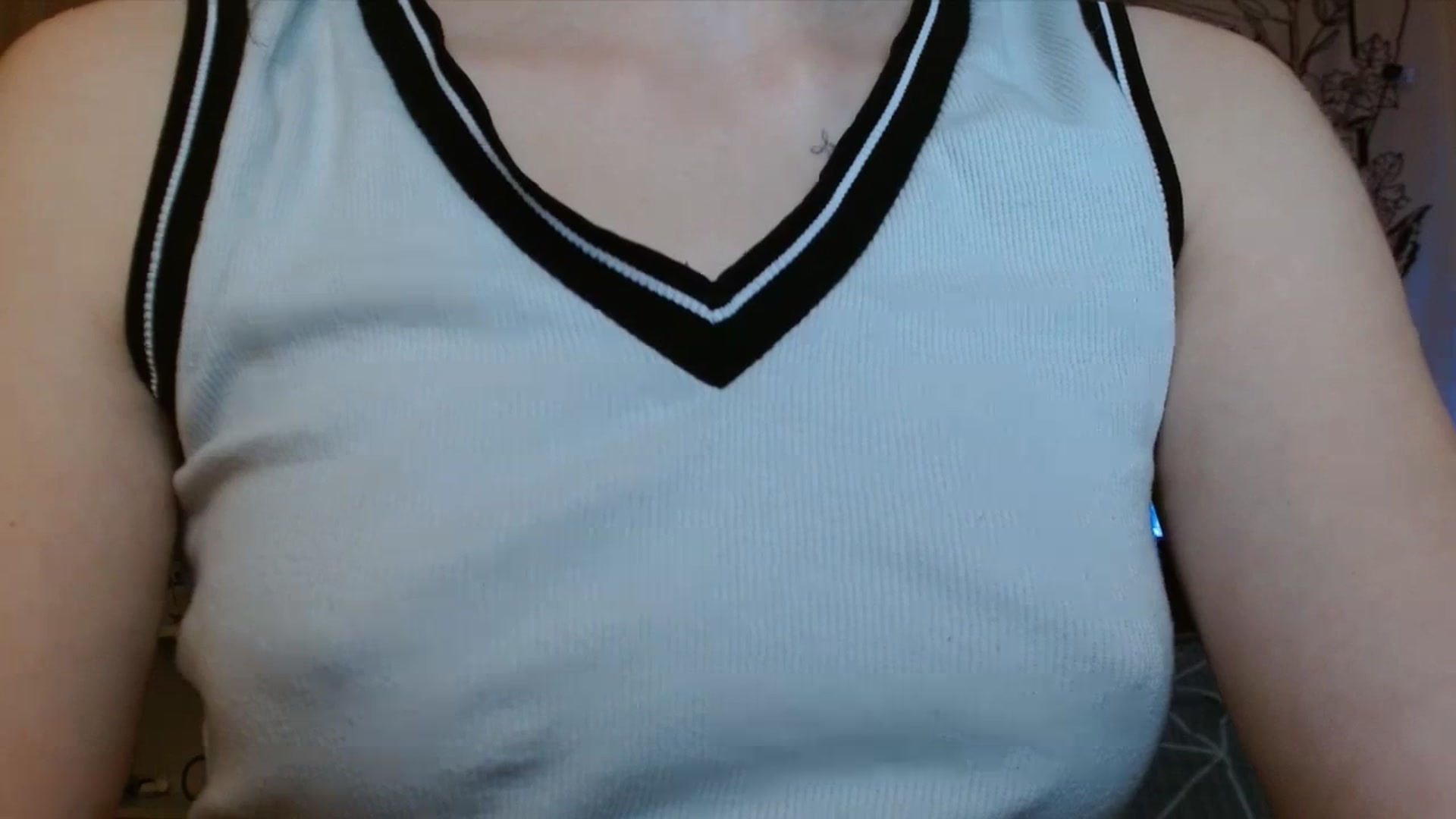 Gallery image thumbnail from ElsieF_'s myfreecams stream on, 08/19/2023, 20:28 image 18 of 20