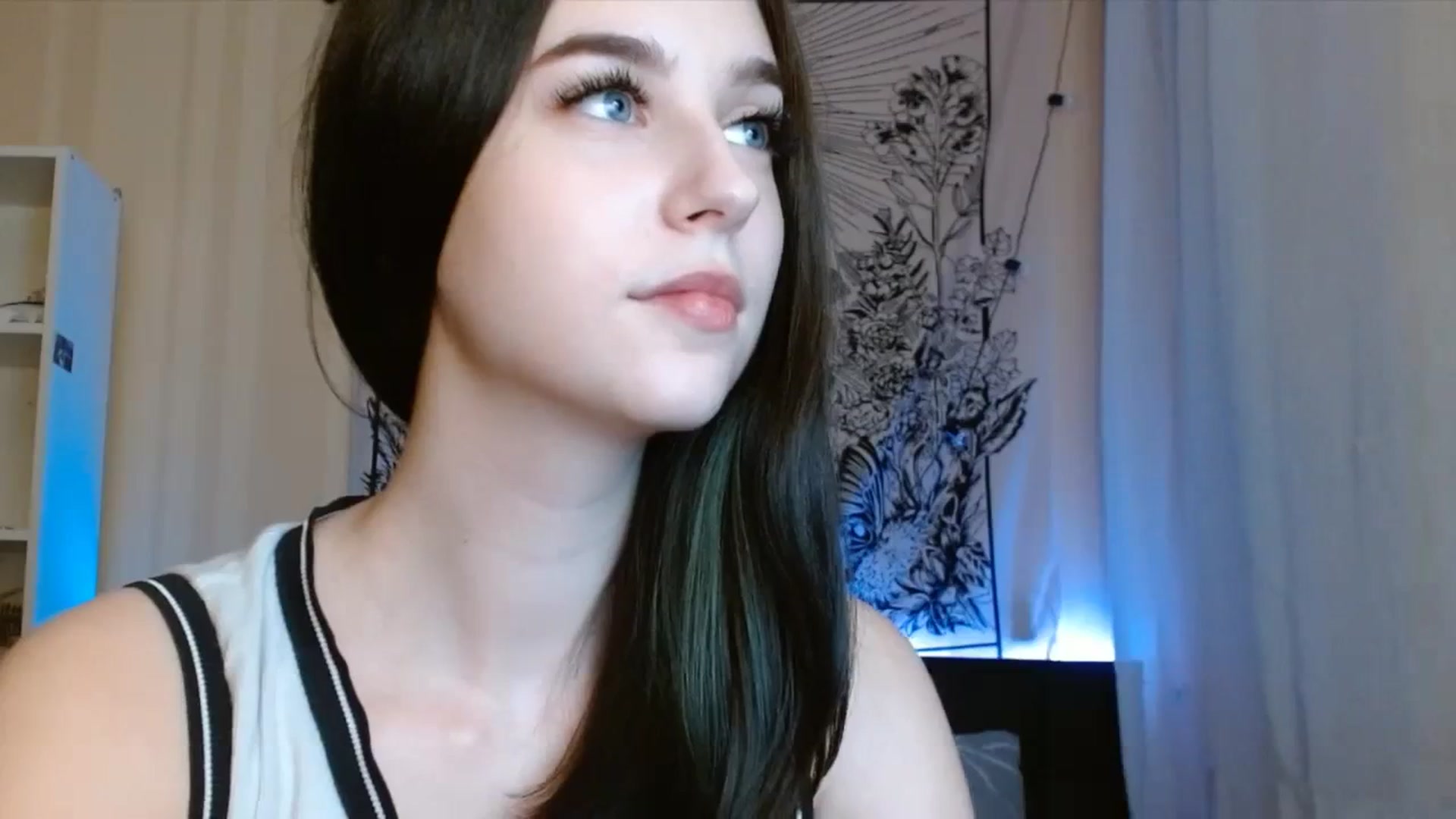Gallery image thumbnail from ElsieF_'s myfreecams stream on, 08/19/2023, 20:28 image 13 of 20