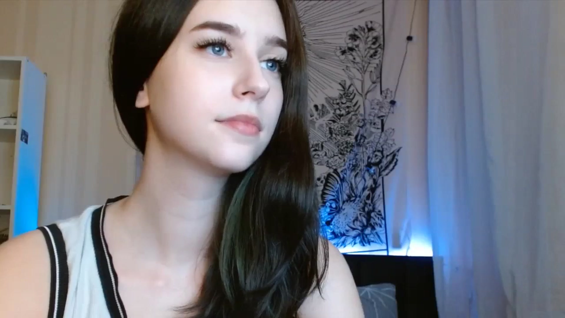Gallery image thumbnail from ElsieF_'s myfreecams stream on, 08/19/2023, 20:28 image 11 of 20