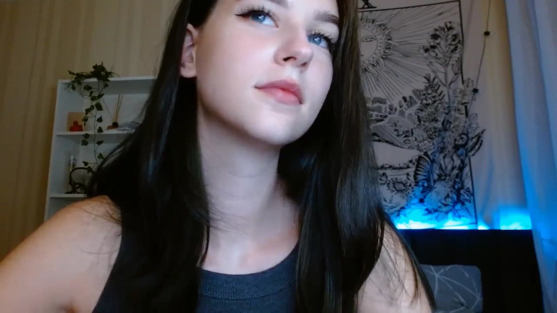 Gallery image thumbnail from ElsieF_'s myfreecams stream on, 09/03/2023, 18:17 image 10 of 20