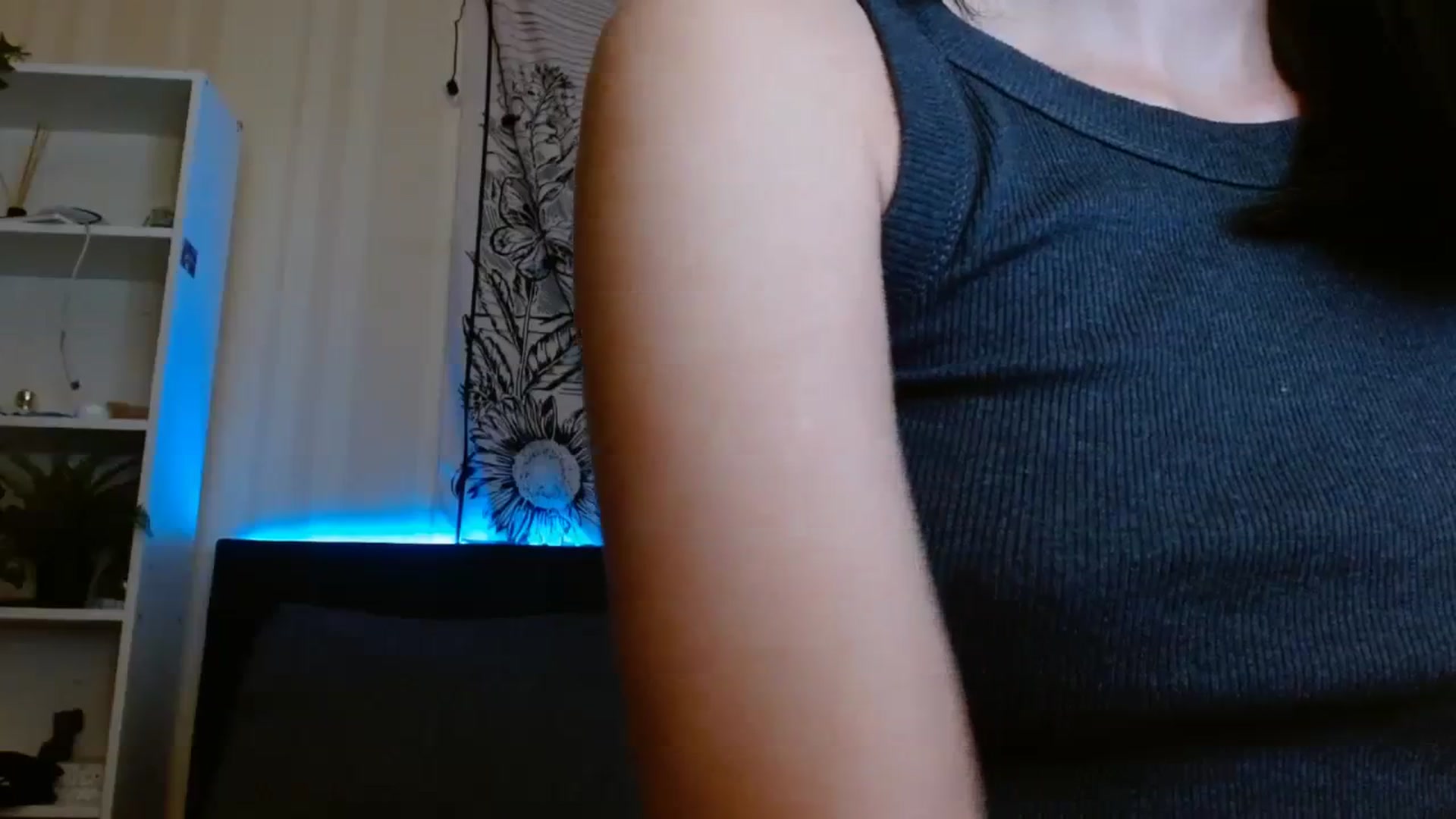 Gallery image thumbnail from ElsieF_'s myfreecams stream on, 09/03/2023, 18:17 image 3 of 20