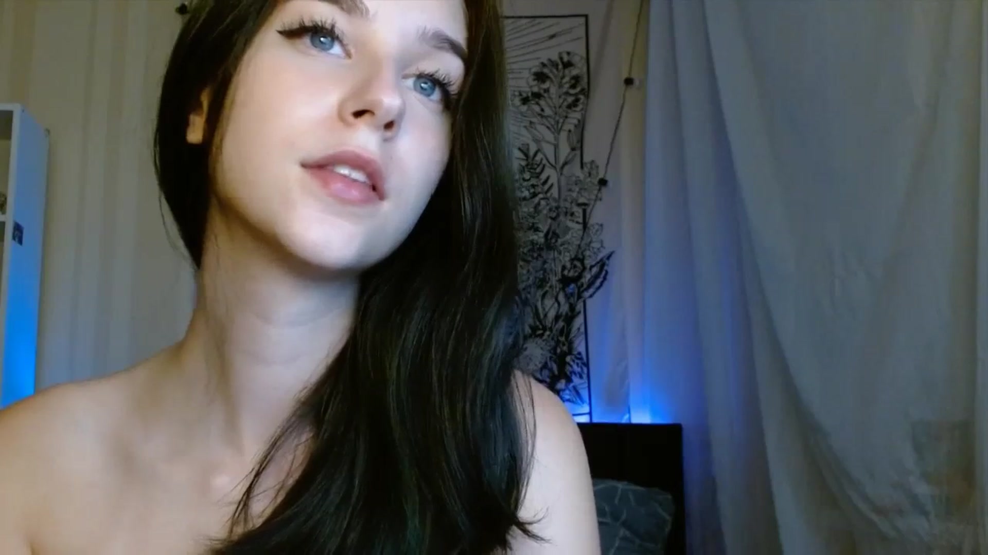 Gallery image thumbnail from ElsieF_'s myfreecams stream on, 09/10/2023, 19:16 image 20 of 20