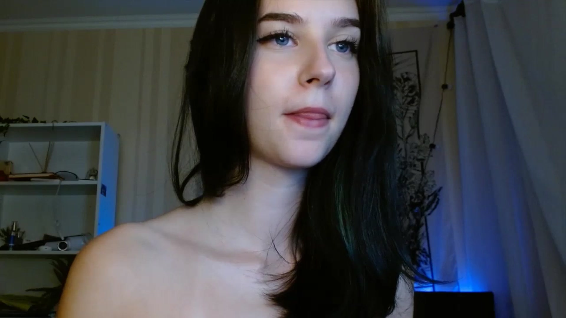 Gallery image thumbnail from ElsieF_'s myfreecams stream on, 09/10/2023, 19:16 image 8 of 20