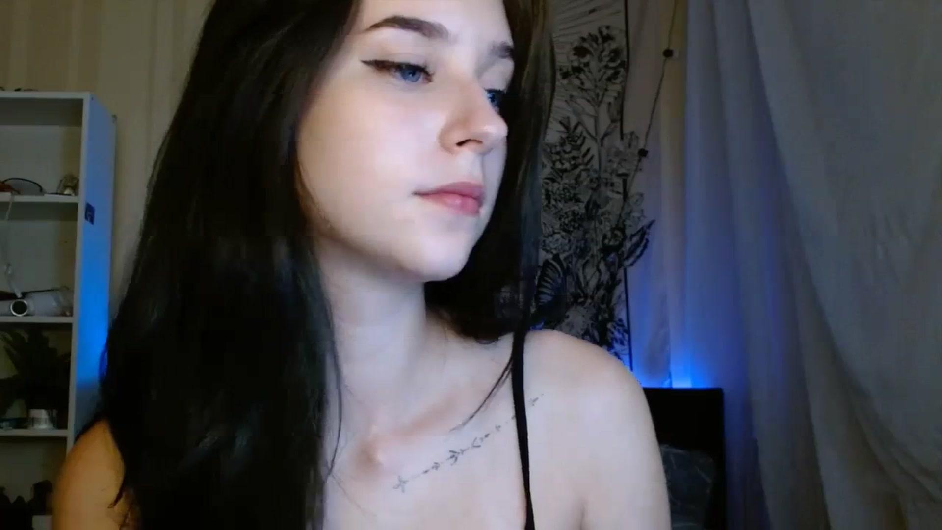 Gallery image thumbnail from ElsieF_'s myfreecams stream on, 09/10/2023, 19:45 image 16 of 20
