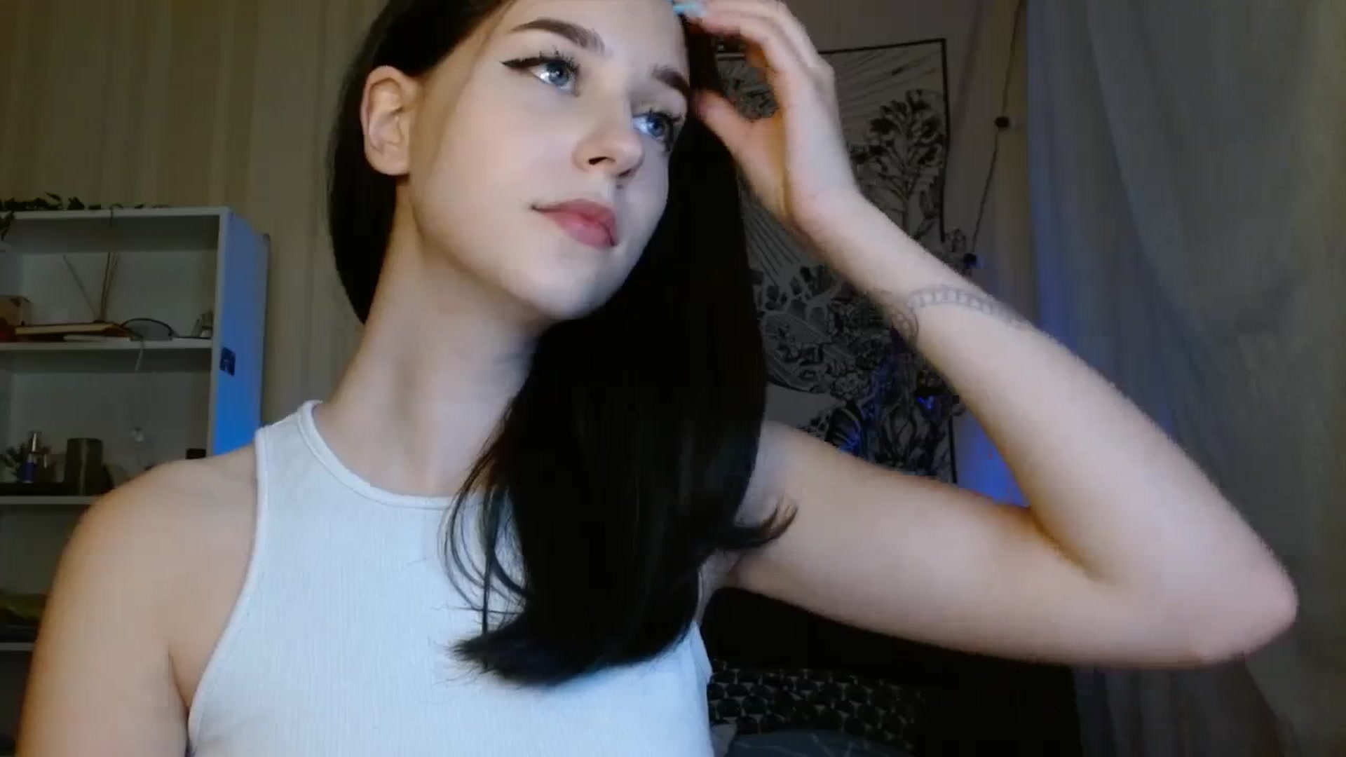Gallery image thumbnail from ElsieF_'s myfreecams stream on, 09/12/2023, 16:00 image 3 of 20