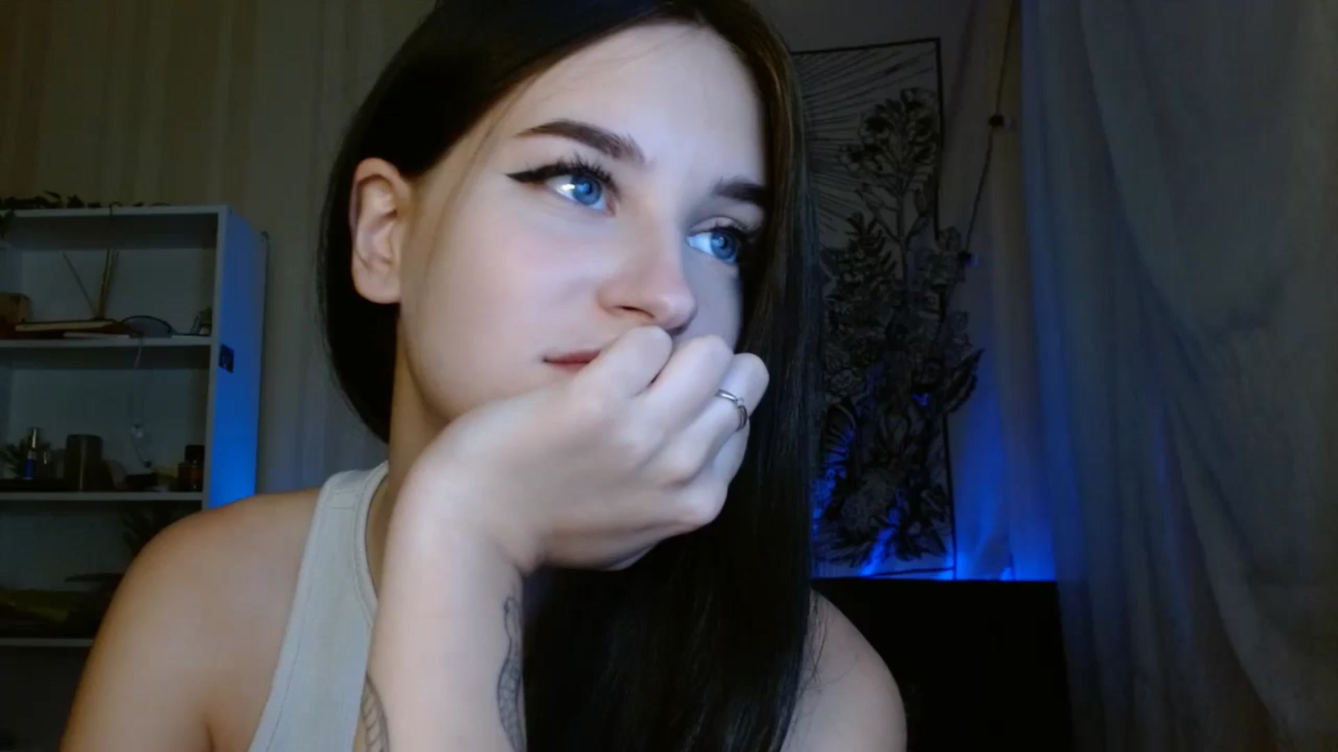 Gallery image thumbnail from ElsieF_'s myfreecams stream on, 09/12/2023, 16:00 image 8 of 20