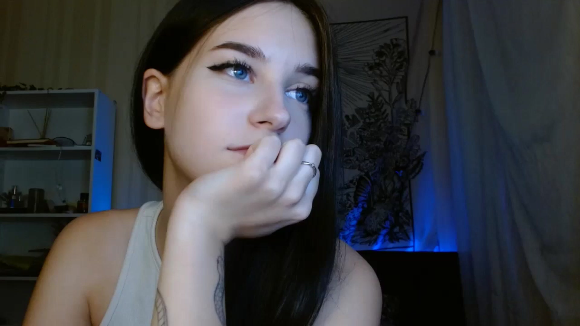 Gallery image thumbnail from ElsieF_'s myfreecams stream on, 09/12/2023, 16:00 image 7 of 20