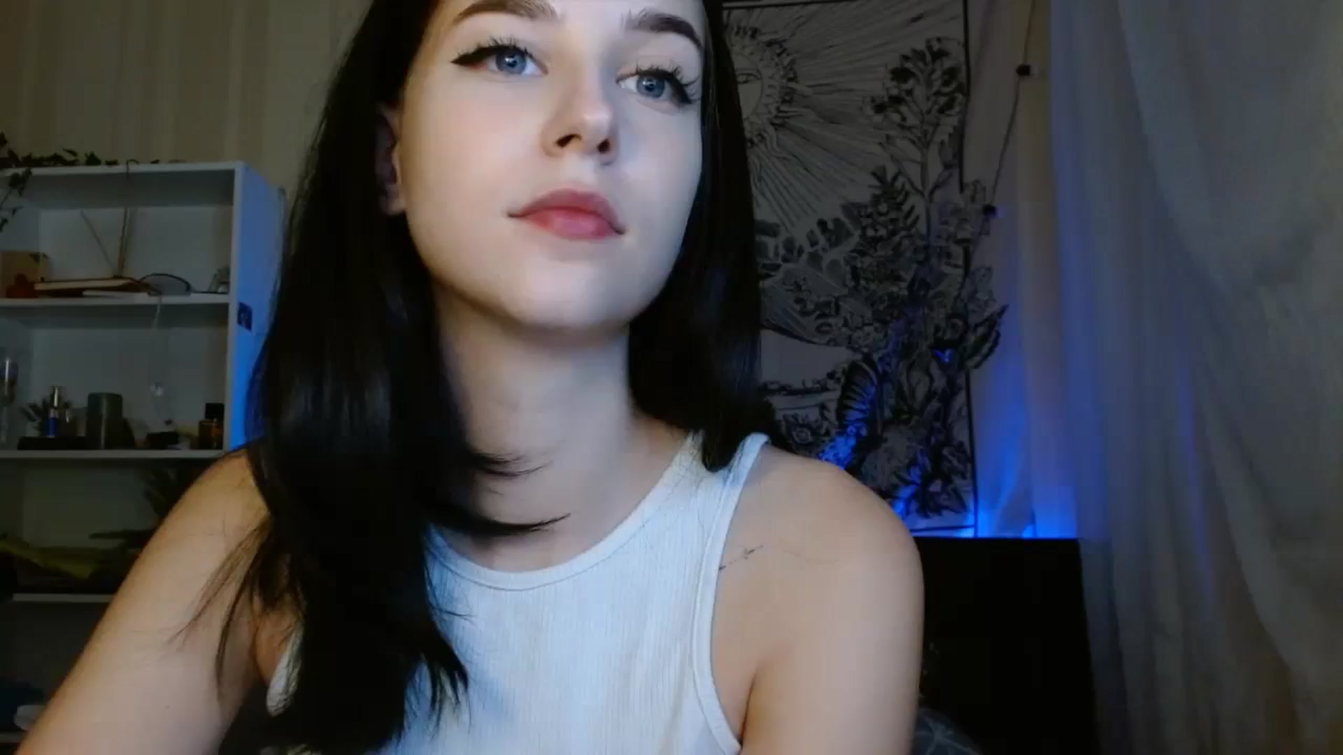 Gallery image thumbnail from ElsieF_'s myfreecams stream on, 09/12/2023, 16:00 image 16 of 20