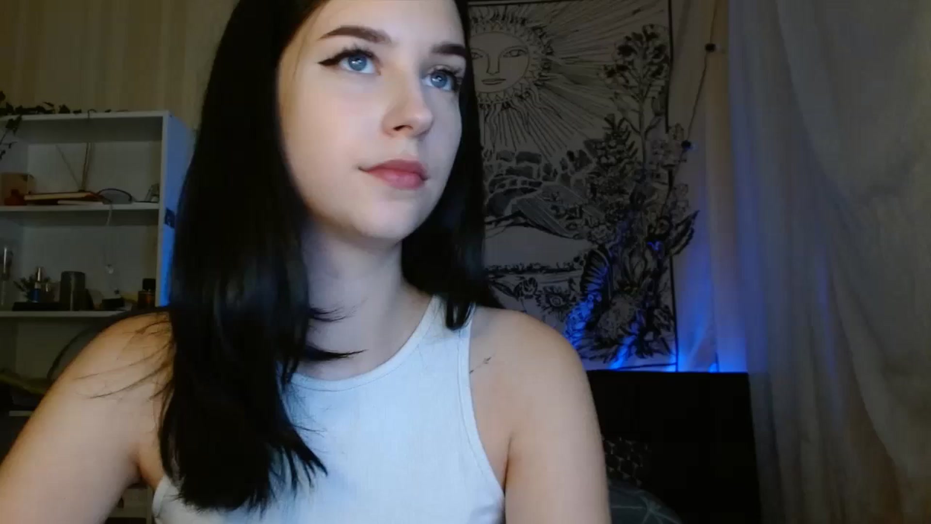 Gallery image thumbnail from ElsieF_'s myfreecams stream on, 09/12/2023, 16:00 image 18 of 20