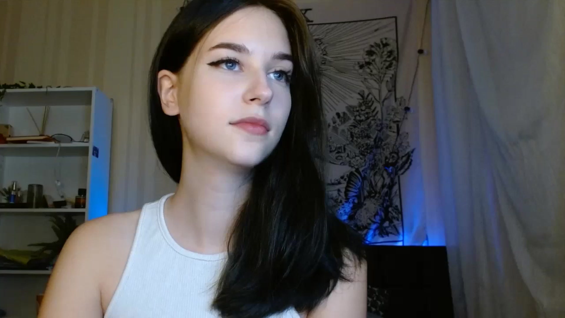 Gallery image thumbnail from ElsieF_'s myfreecams stream on, 09/12/2023, 16:00 image 9 of 20