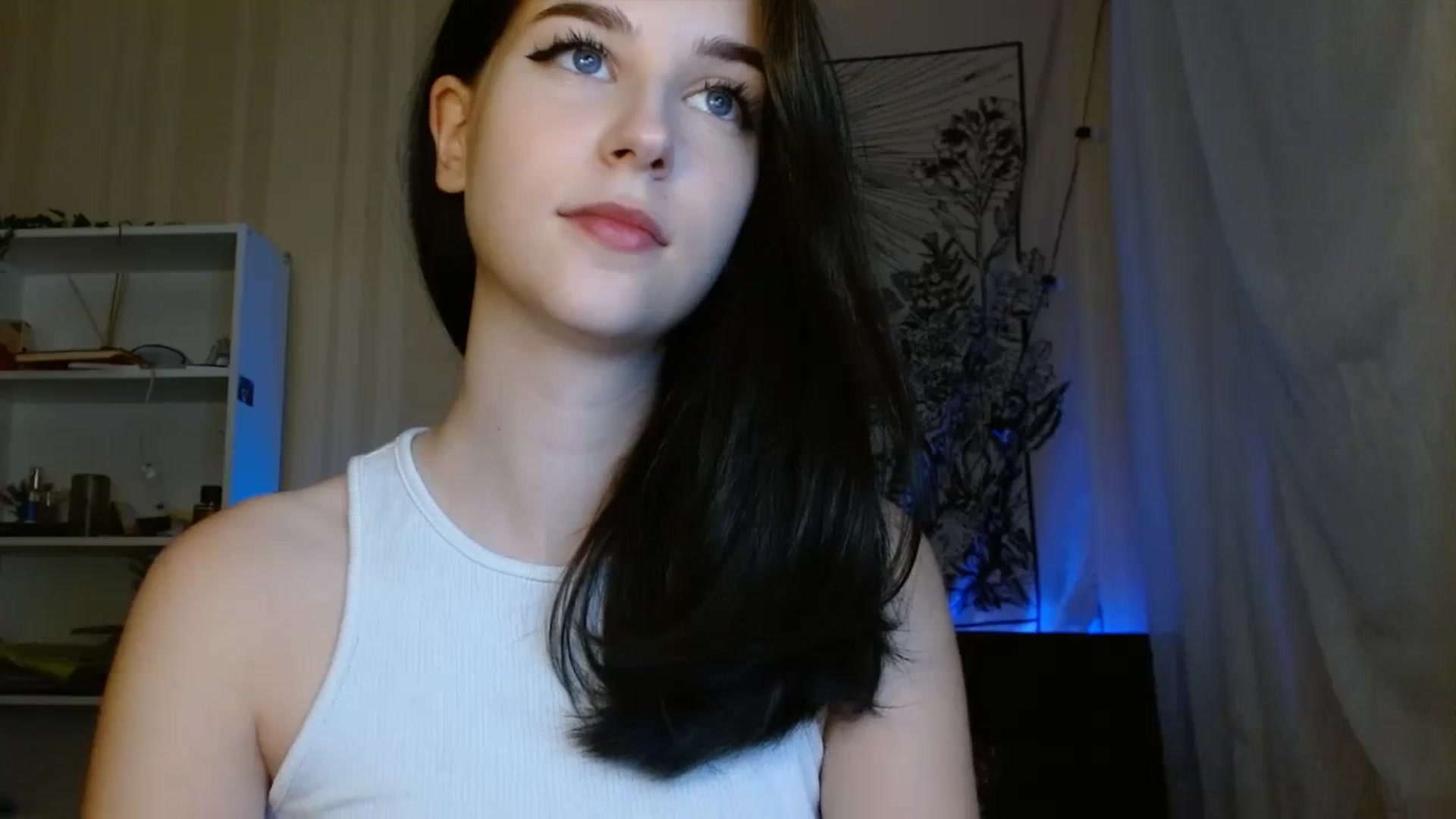 Gallery image thumbnail from ElsieF_'s myfreecams stream on, 09/12/2023, 16:00 image 4 of 20