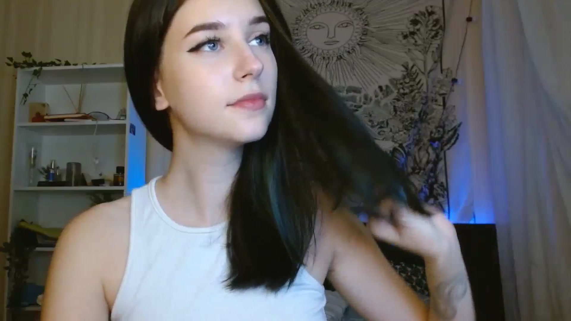 Gallery image thumbnail from ElsieF_'s myfreecams stream on, 09/12/2023, 17:22 image 3 of 20