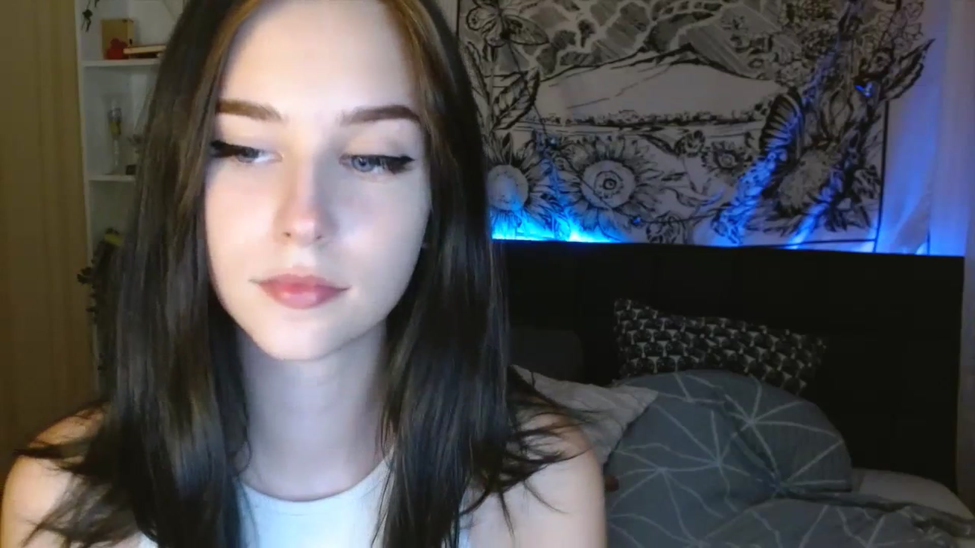 Gallery image thumbnail from ElsieF_'s myfreecams stream on, 09/12/2023, 17:22 image 14 of 20