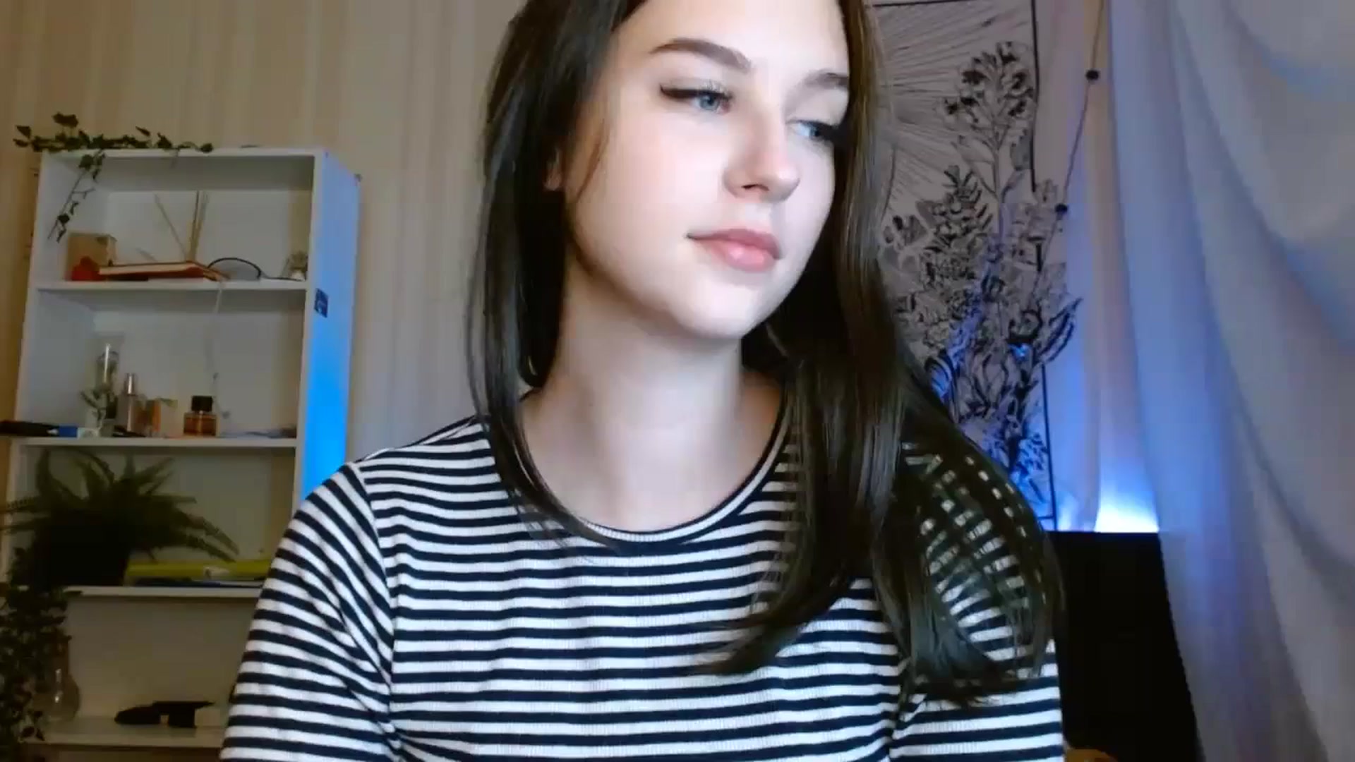 Gallery image thumbnail from ElsieF_'s myfreecams stream on, 09/25/2023, 17:54 image 10 of 20