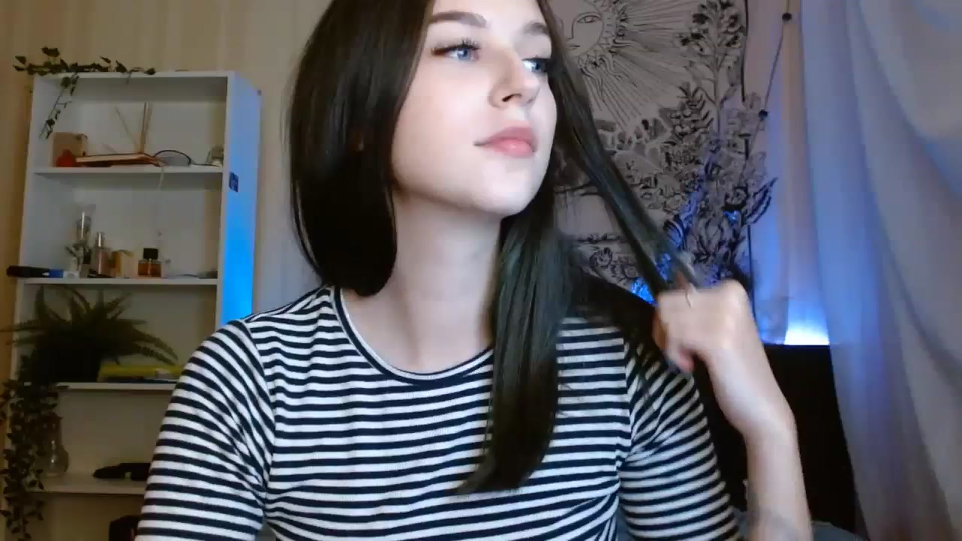 Gallery image thumbnail from ElsieF_'s myfreecams stream on, 09/25/2023, 17:54 image 2 of 20