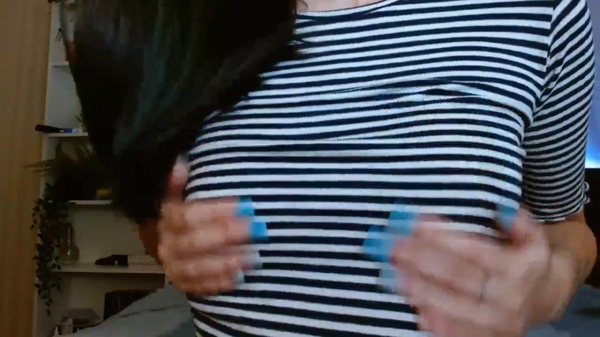 Gallery image thumbnail from ElsieF_'s myfreecams stream on, 09/25/2023, 17:54 image 6 of 20