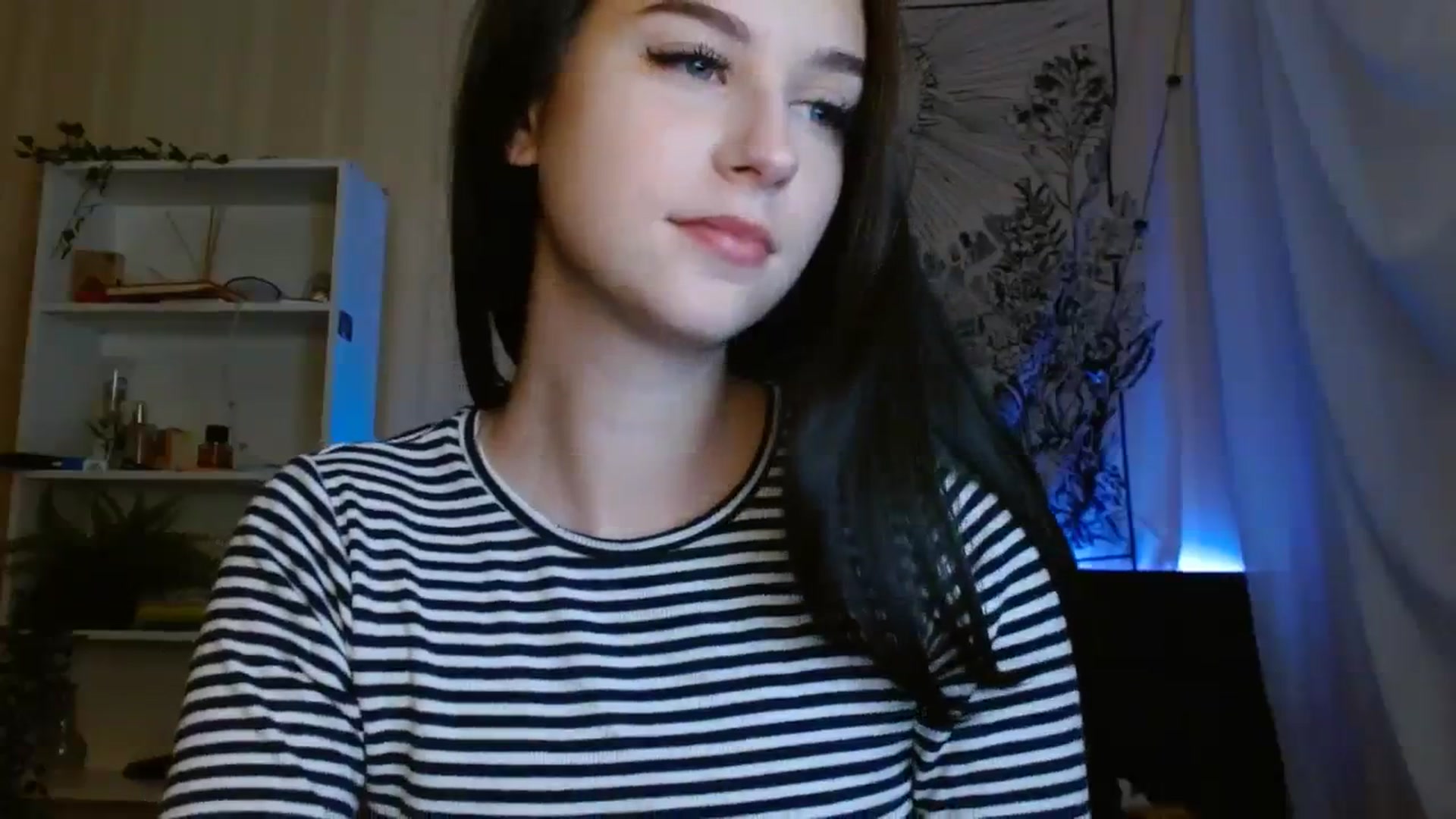 Gallery image thumbnail from ElsieF_'s myfreecams stream on, 09/25/2023, 17:54 image 9 of 20