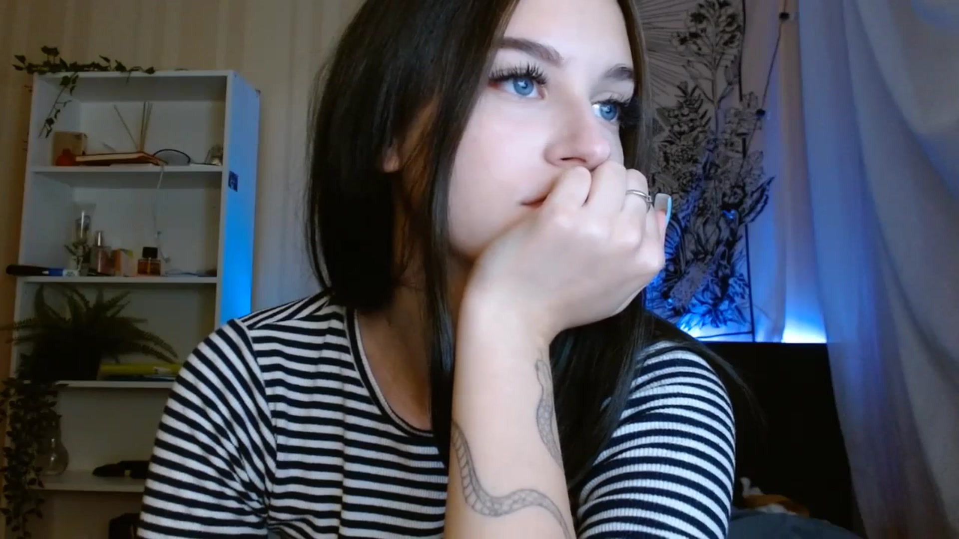 Gallery image thumbnail from ElsieF_'s myfreecams stream on, 09/25/2023, 17:54 image 3 of 20