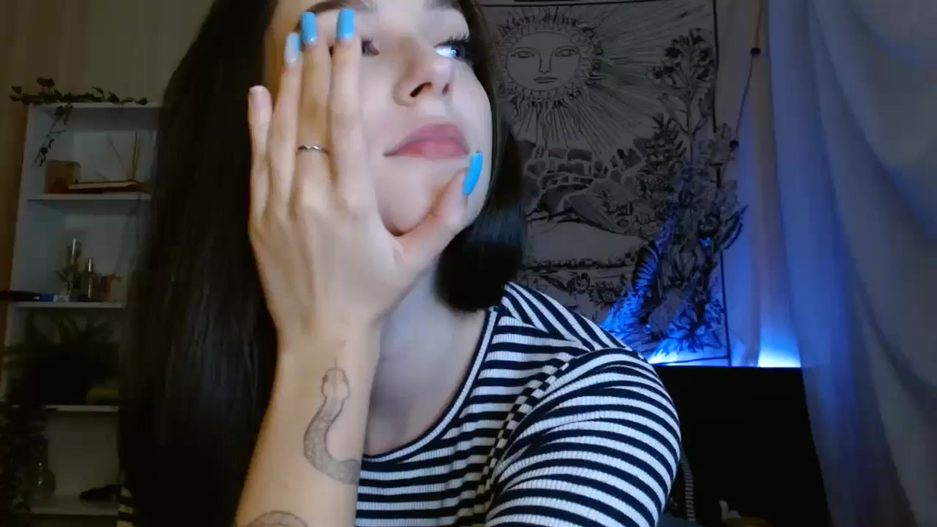 Gallery image thumbnail from ElsieF_'s myfreecams stream on, 09/25/2023, 17:54 image 8 of 20