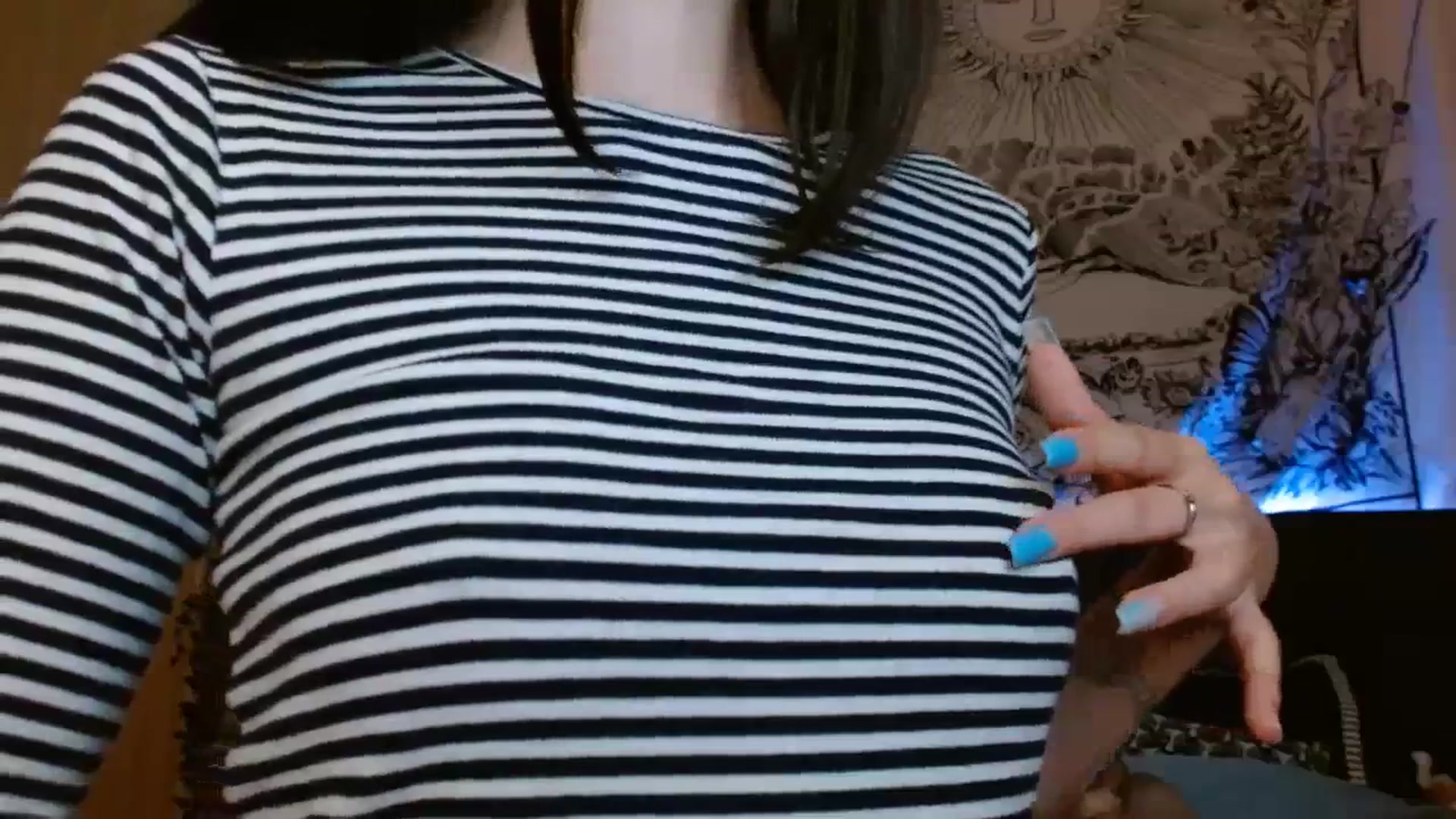 Gallery image thumbnail from ElsieF_'s myfreecams stream on, 09/25/2023, 18:11 image 17 of 20