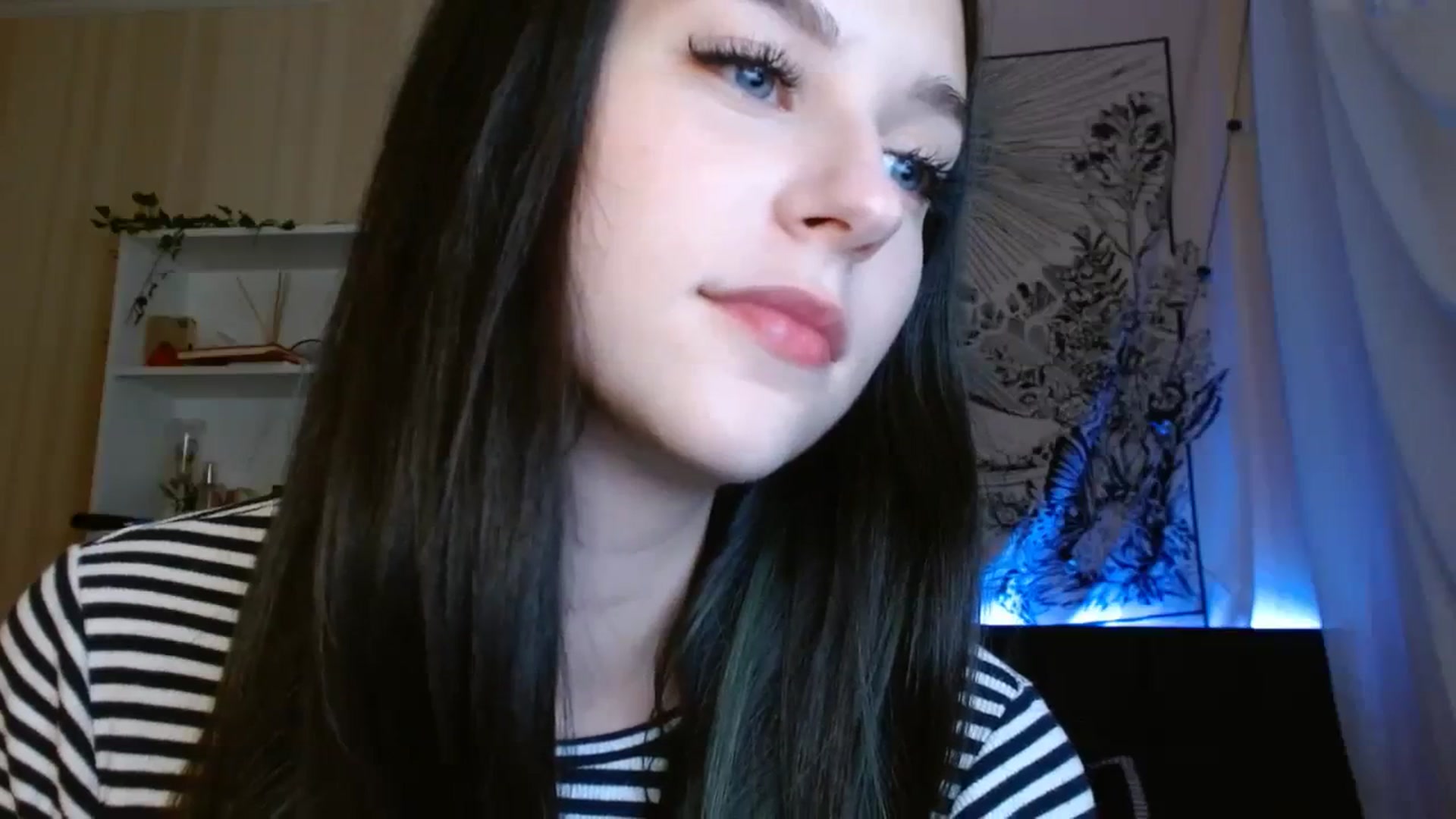 Gallery image thumbnail from ElsieF_'s myfreecams stream on, 09/25/2023, 18:11 image 12 of 20
