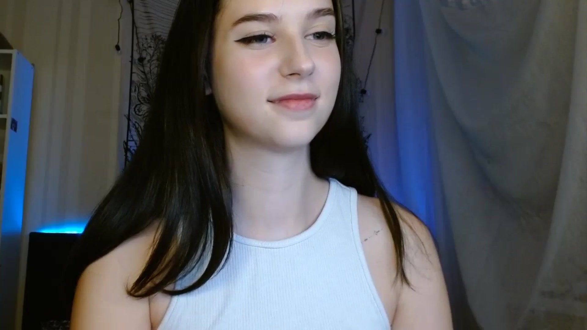 Gallery image thumbnail from ElsieF_'s myfreecams stream on, 10/15/2023, 16:26 image 3 of 20