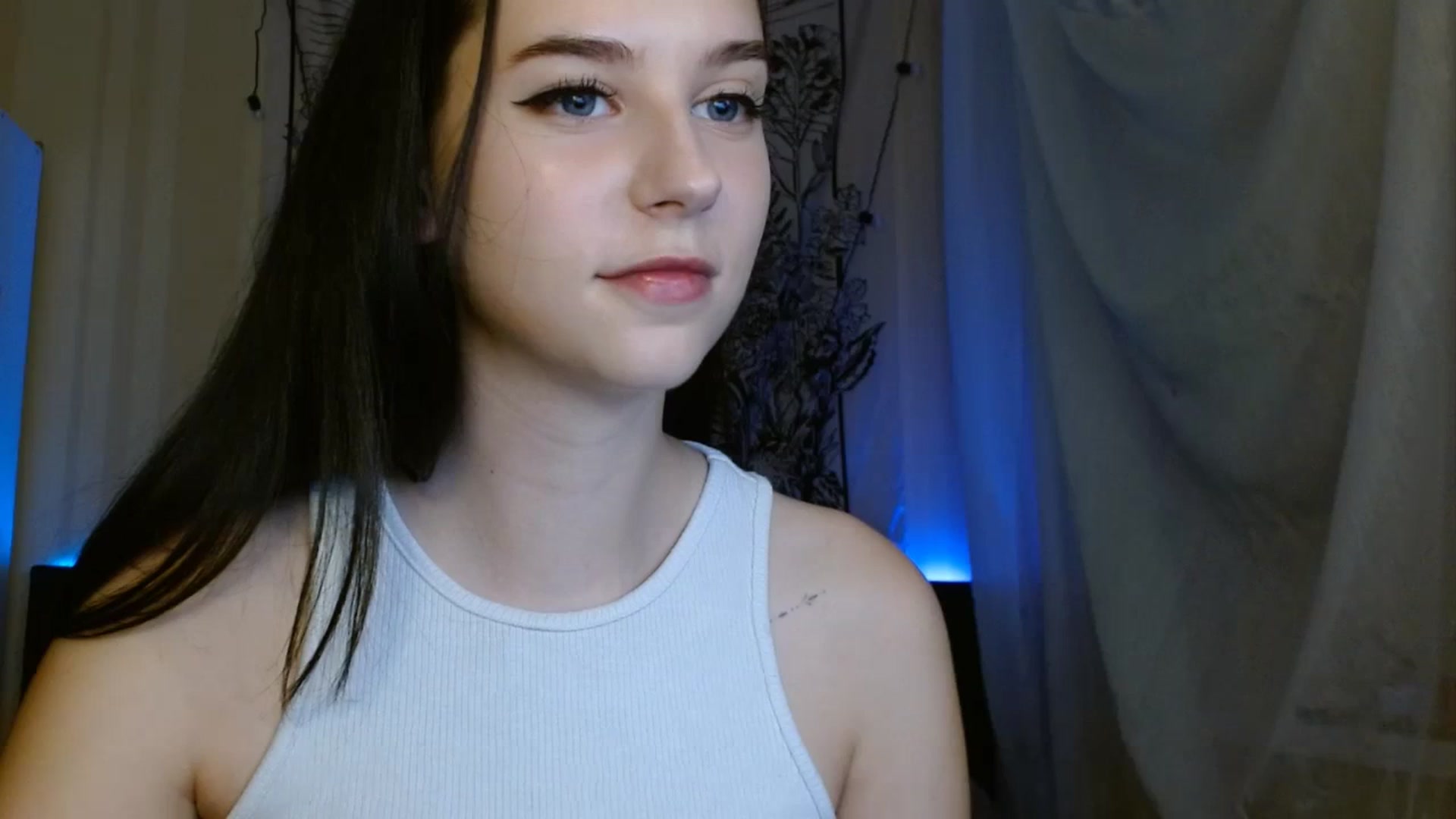 Gallery image thumbnail from ElsieF_'s myfreecams stream on, 10/15/2023, 16:26 image 16 of 20