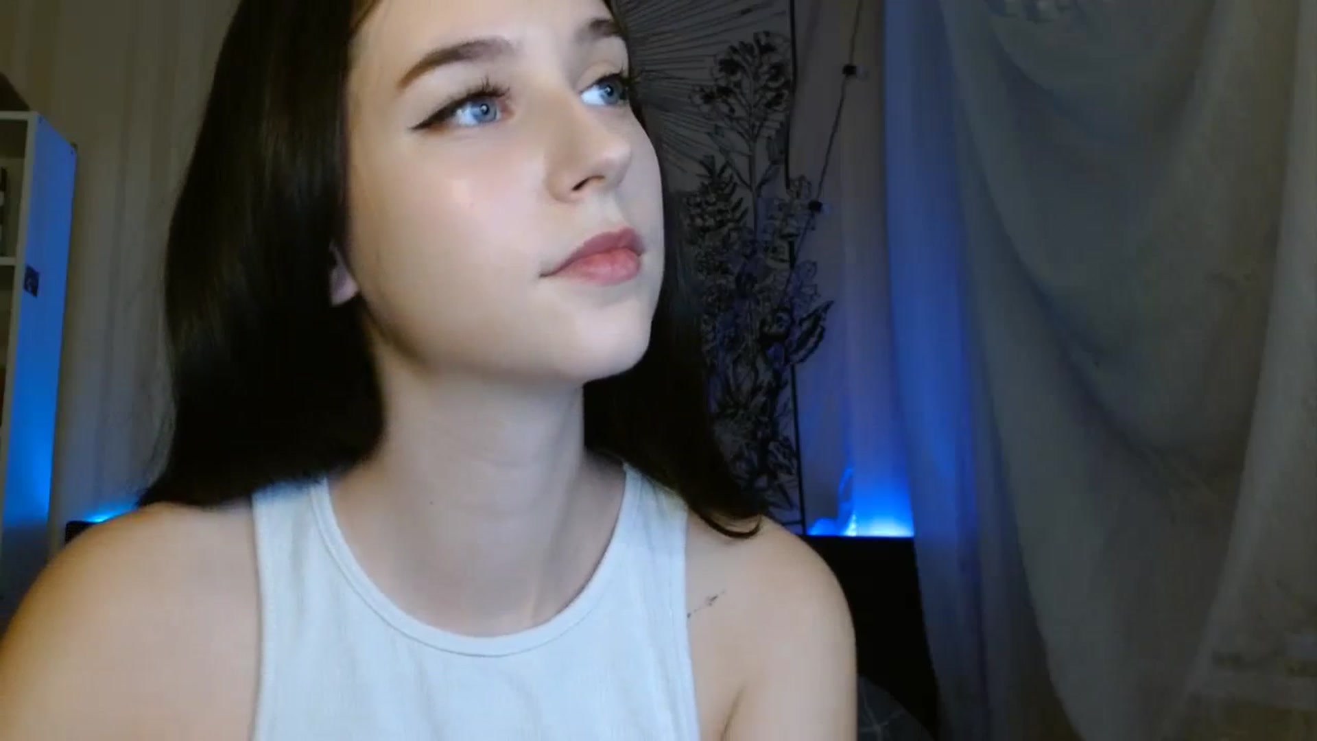 Gallery image thumbnail from ElsieF_'s myfreecams stream on, 10/15/2023, 16:26 image 4 of 20