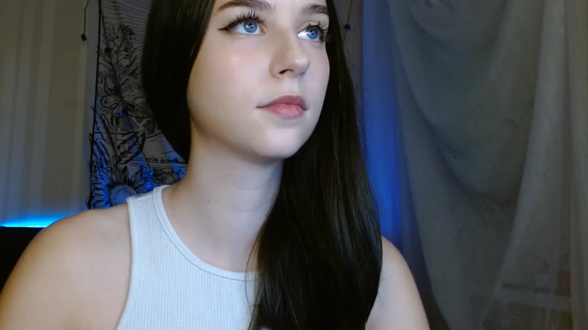 Gallery image thumbnail from ElsieF_'s myfreecams stream on, 10/15/2023, 16:26 image 18 of 20