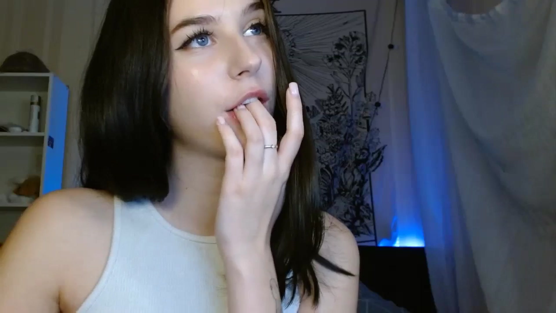 Gallery image thumbnail from ElsieF_'s myfreecams stream on, 10/15/2023, 16:26 image 8 of 20