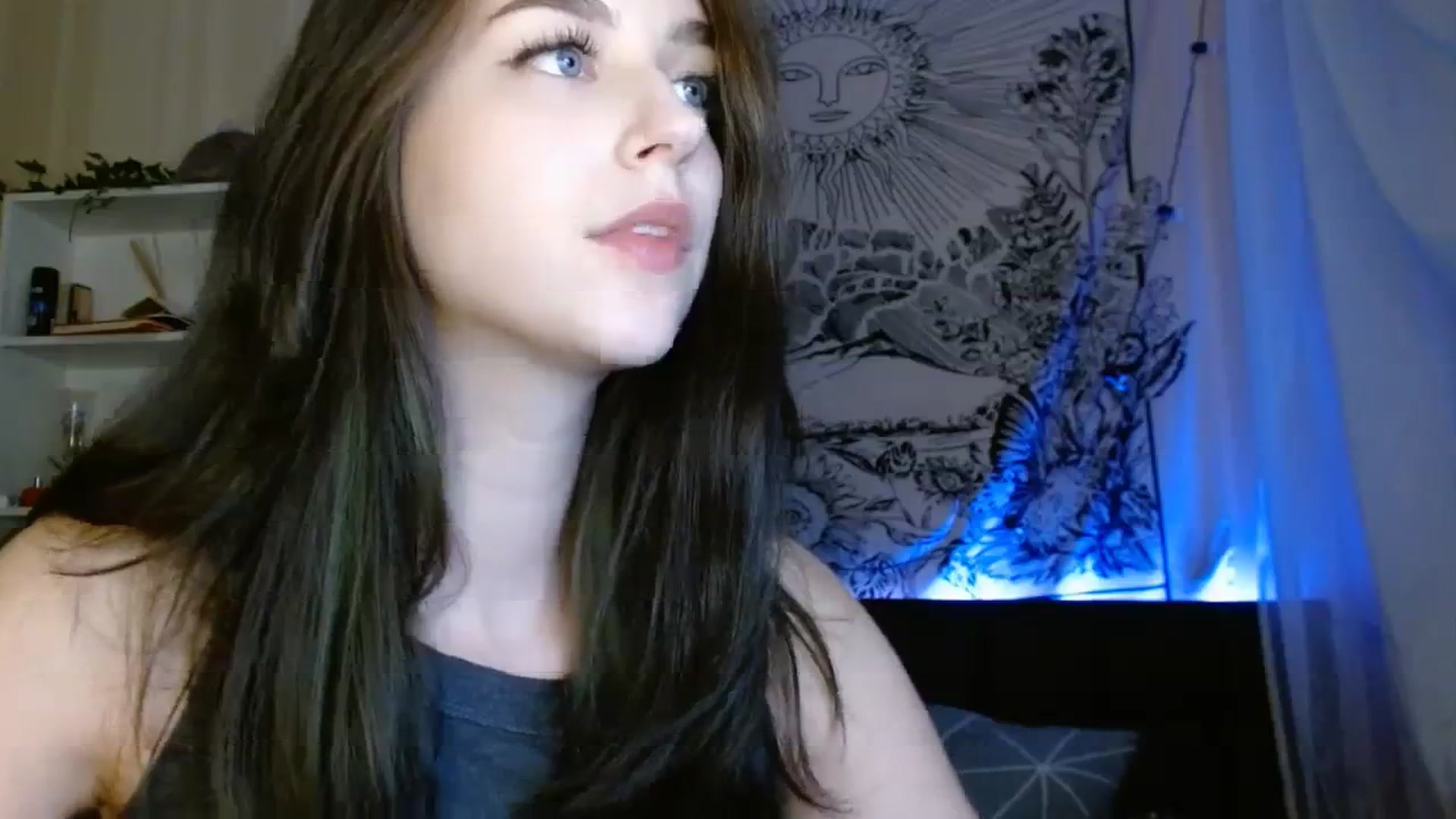 Gallery image thumbnail from ElsieF_'s myfreecams stream on, 10/16/2023, 18:06 image 3 of 20