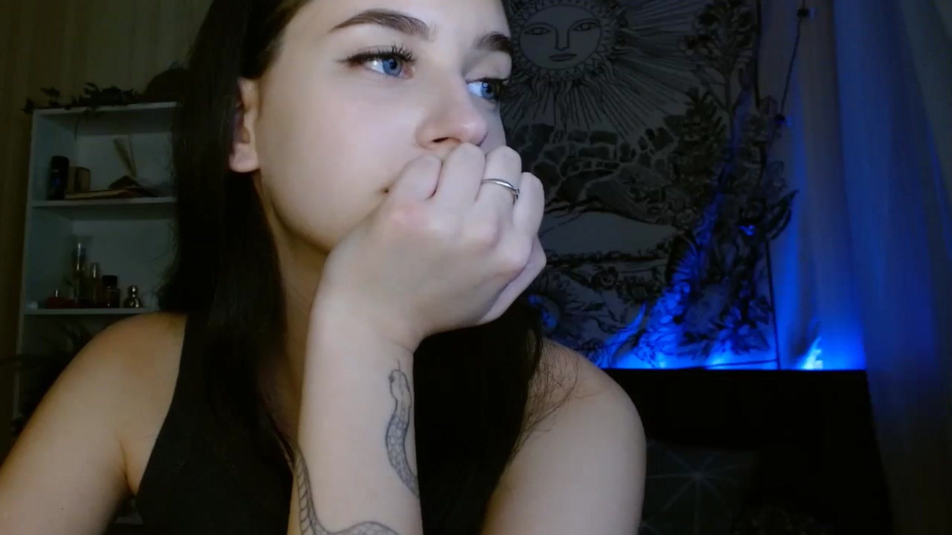 Gallery image thumbnail from ElsieF_'s myfreecams stream on, 10/16/2023, 19:33 image 4 of 20