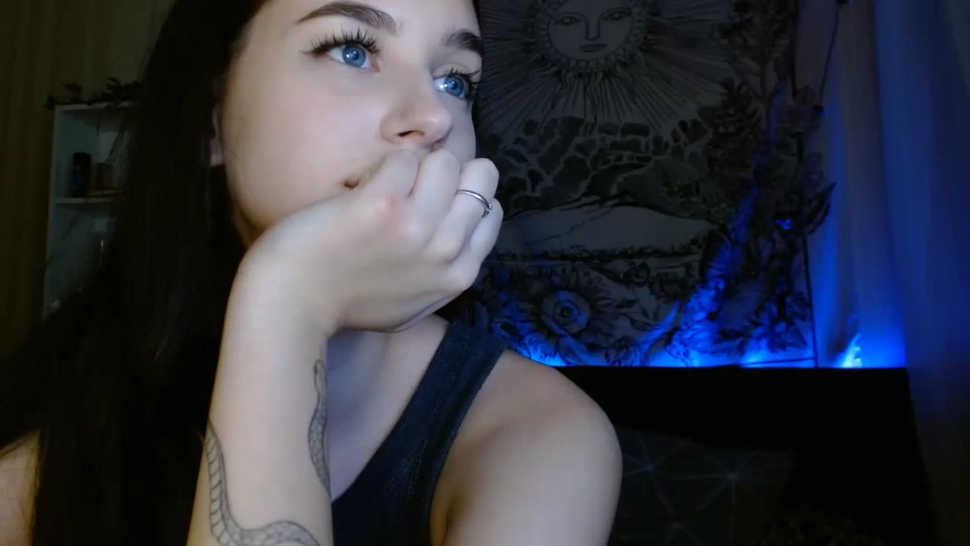 Gallery image thumbnail from ElsieF_'s myfreecams stream on, 10/16/2023, 19:33 image 13 of 20