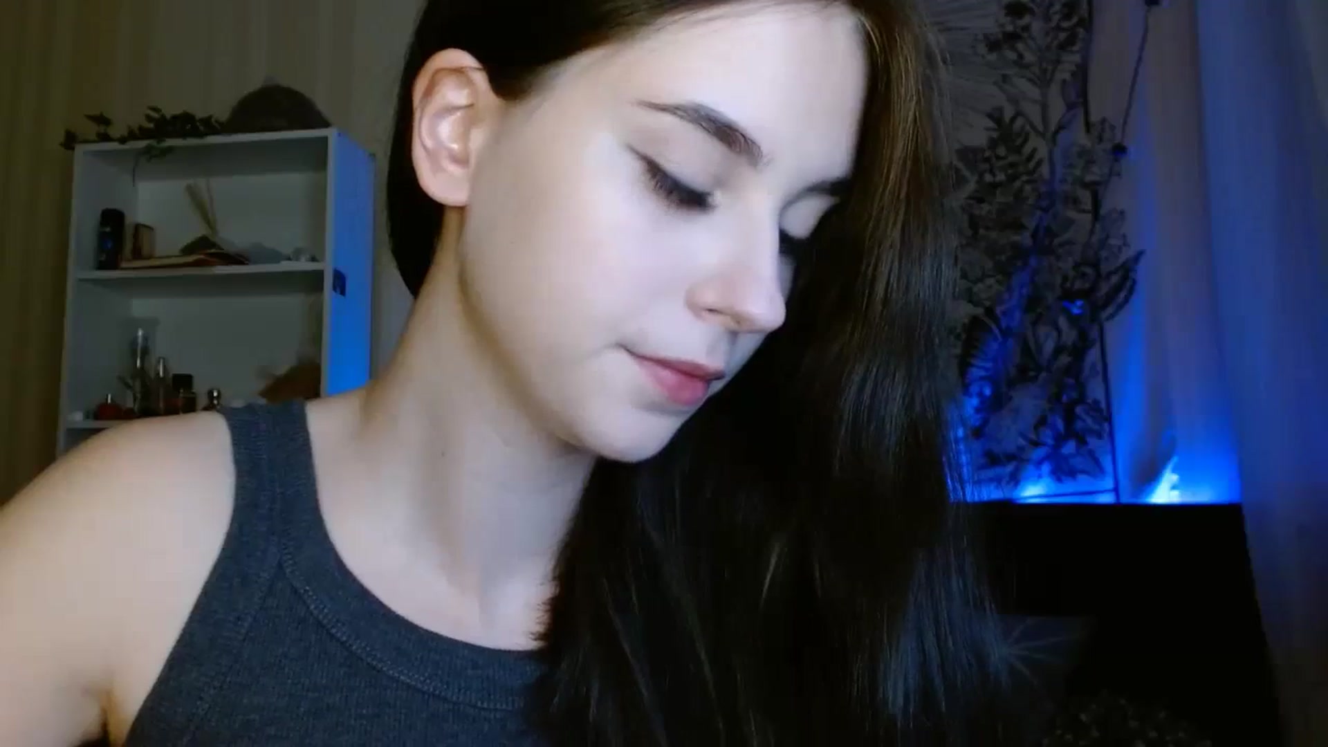 Gallery image thumbnail from ElsieF_'s myfreecams stream on, 10/16/2023, 19:33 image 17 of 20