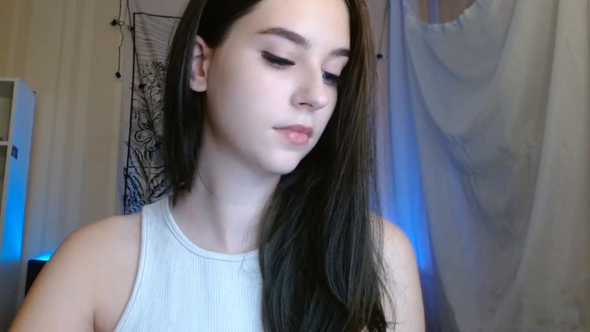 Gallery image thumbnail from ElsieF_'s myfreecams stream on, 10/23/2023, 15:19 image 11 of 20